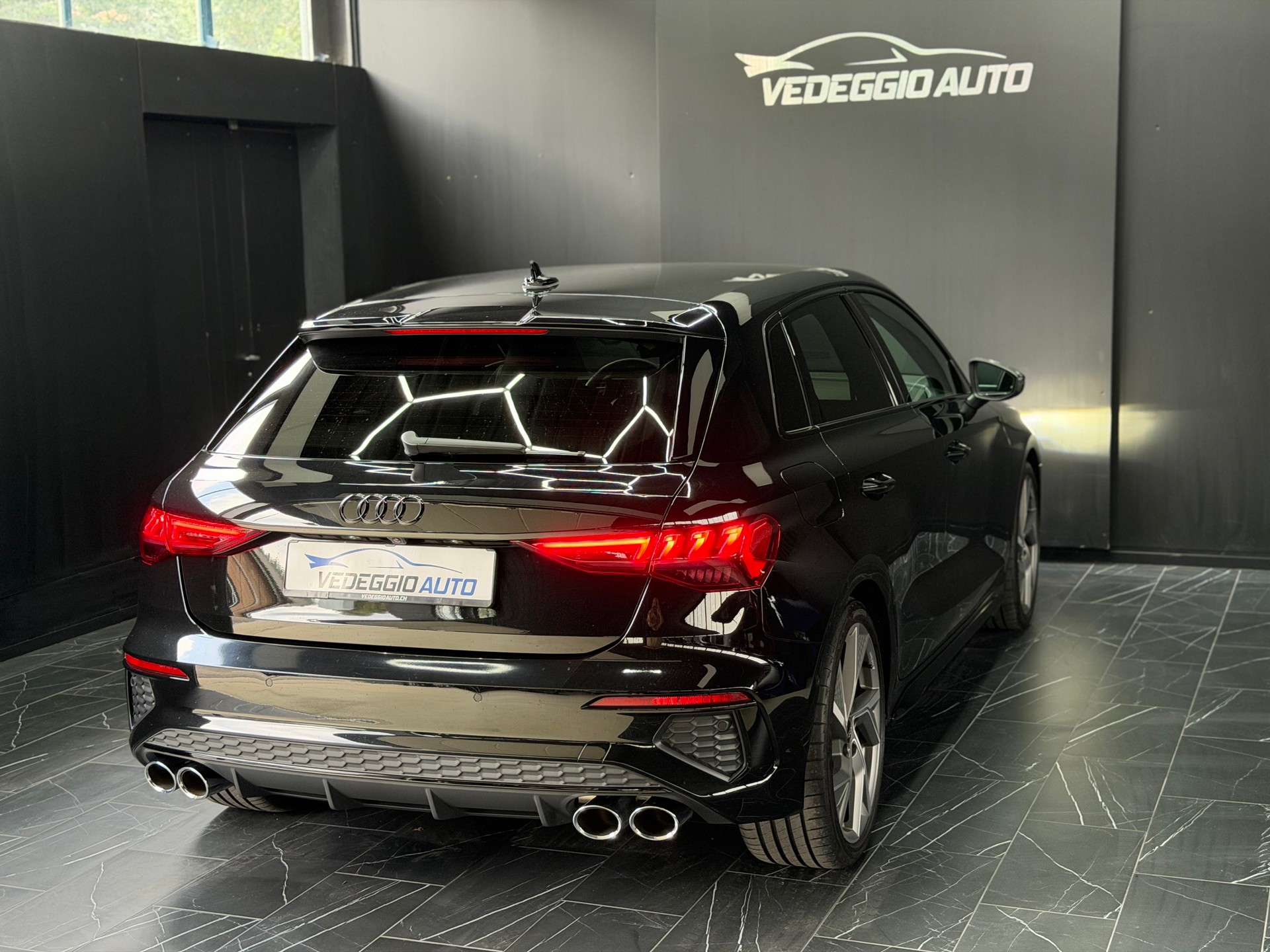 AUDI S3 Sportback 2.0 TFSI quattro S-tronic-image-5