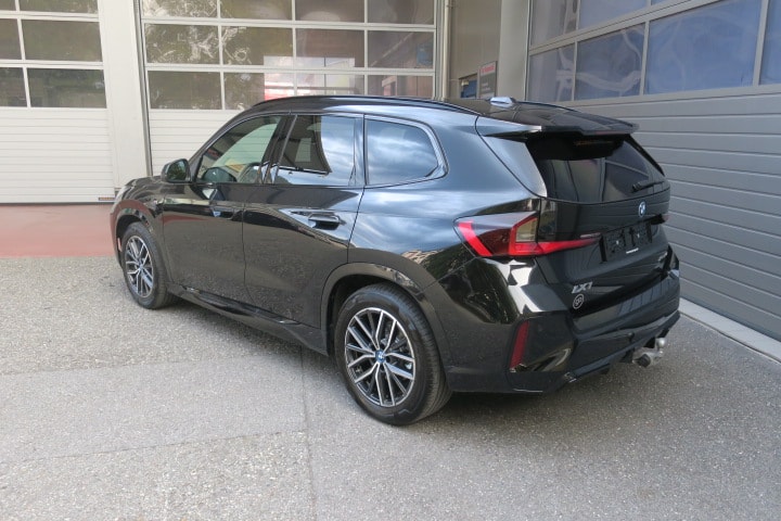 BMW iX1 xDrive 30 M Sport-image-4