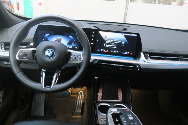BMW iX1 xDrive 30 M Sport-image-8