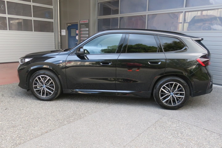 BMW iX1 xDrive 30 M Sport-image-3