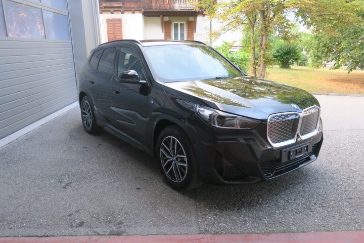 BMW iX1 xDrive 30 M Sport-image-2