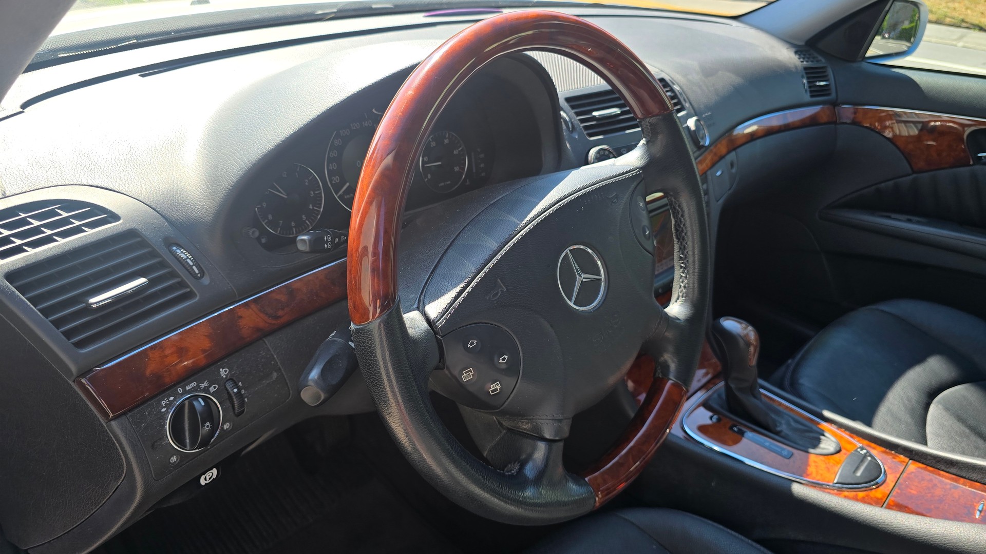 MERCEDES-BENZ E 320 CDI Elégance Automatic-image-10