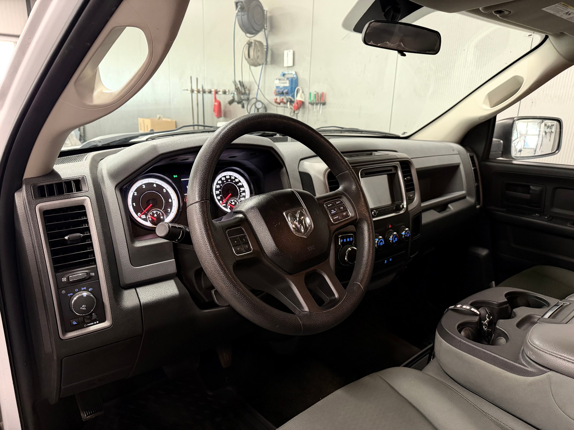 DODGE 1500 HEMI V8-image-9