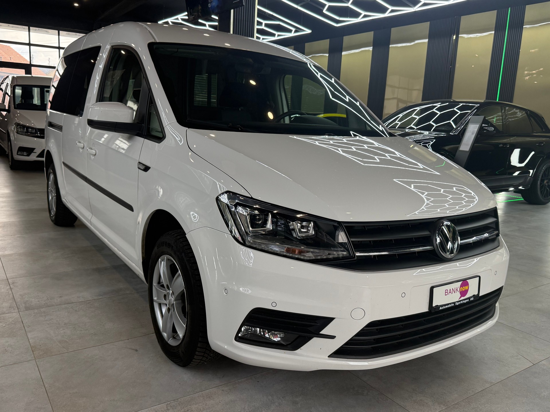 VW Caddy Maxi 2.0TDI BlueMotion Technology DSG-image-2