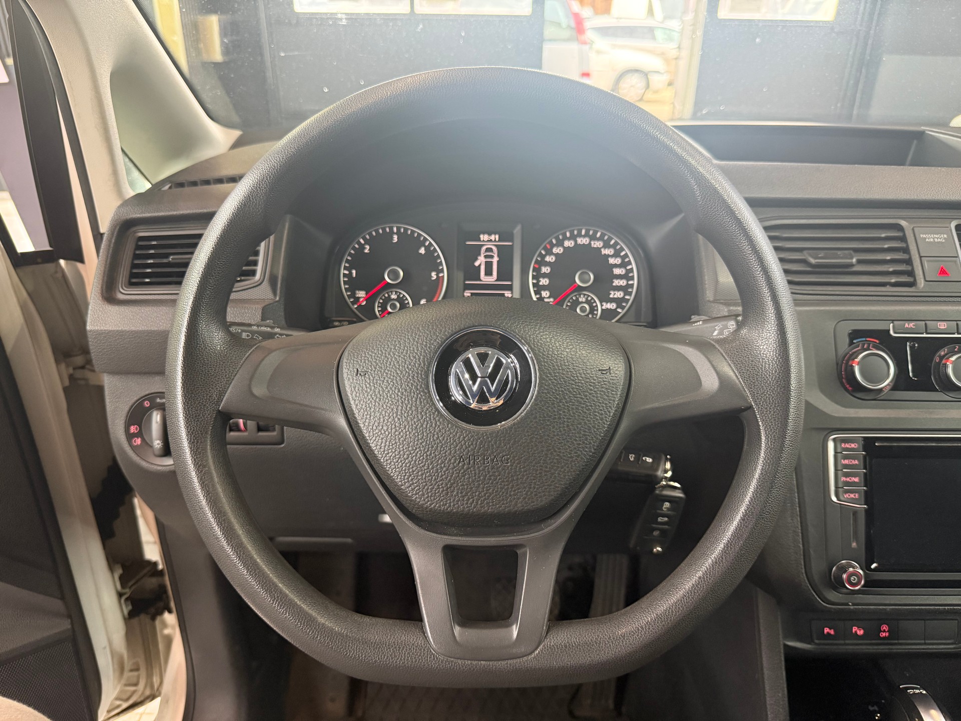 VW Caddy Maxi 2.0TDI BlueMotion Technology DSG-image-13