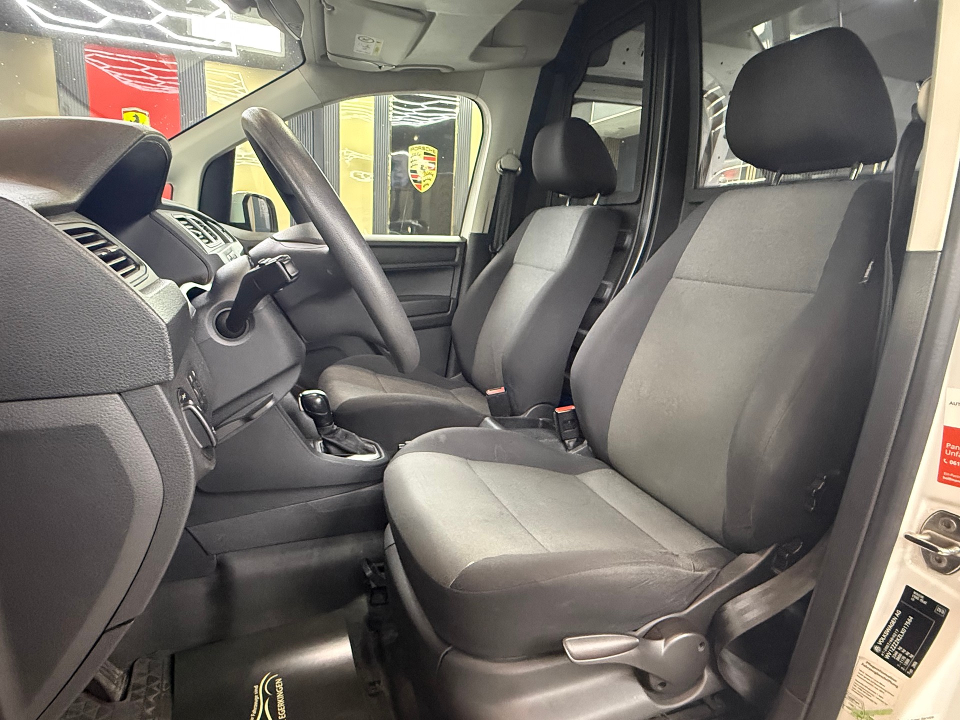 VW Caddy Maxi 2.0TDI BlueMotion Technology DSG-image-9