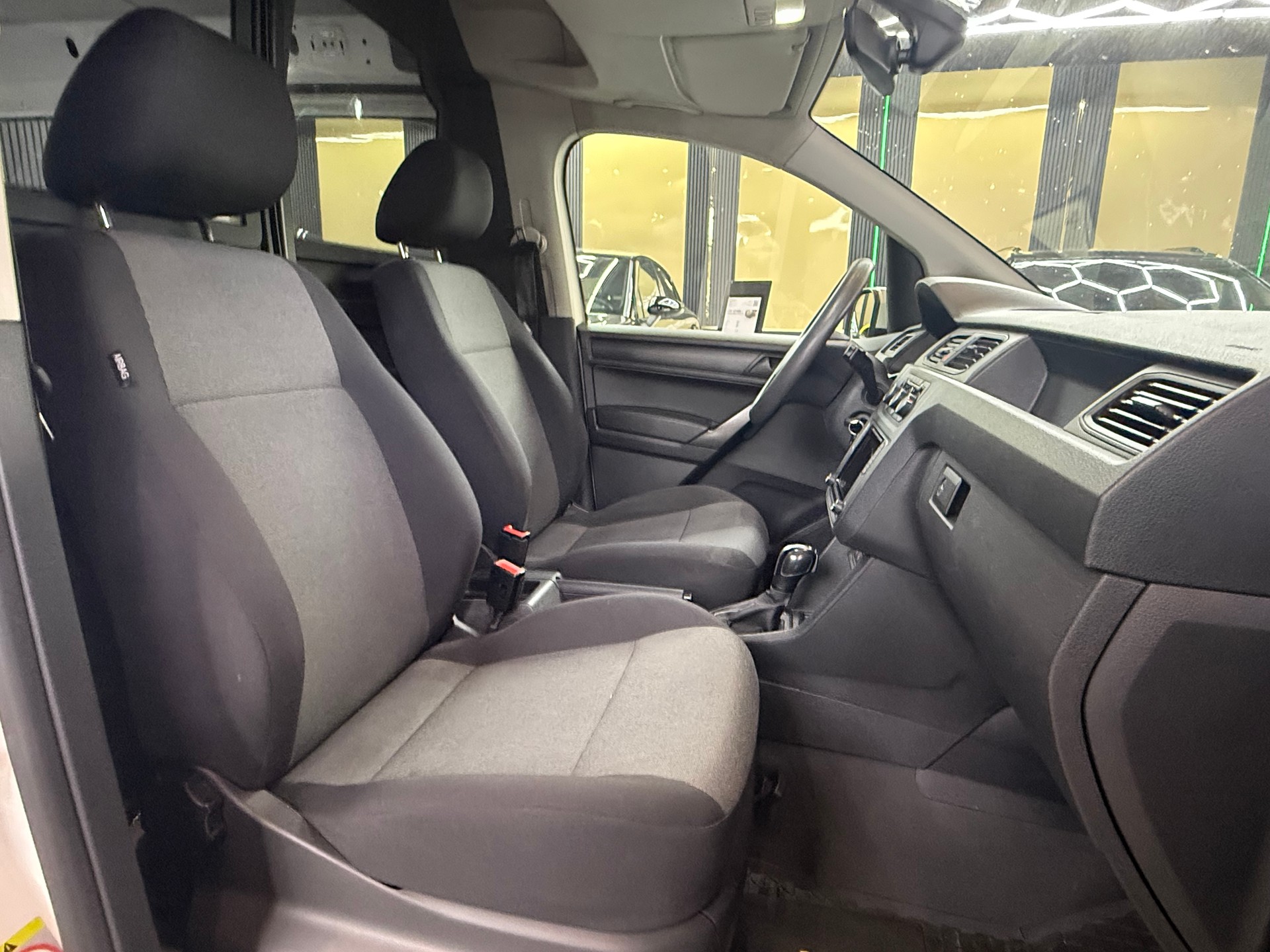 VW Caddy Maxi 2.0TDI BlueMotion Technology DSG-image-11