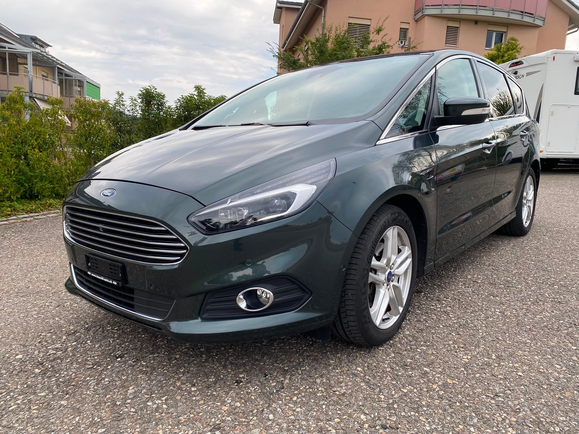 FORD S-MAX-image-1