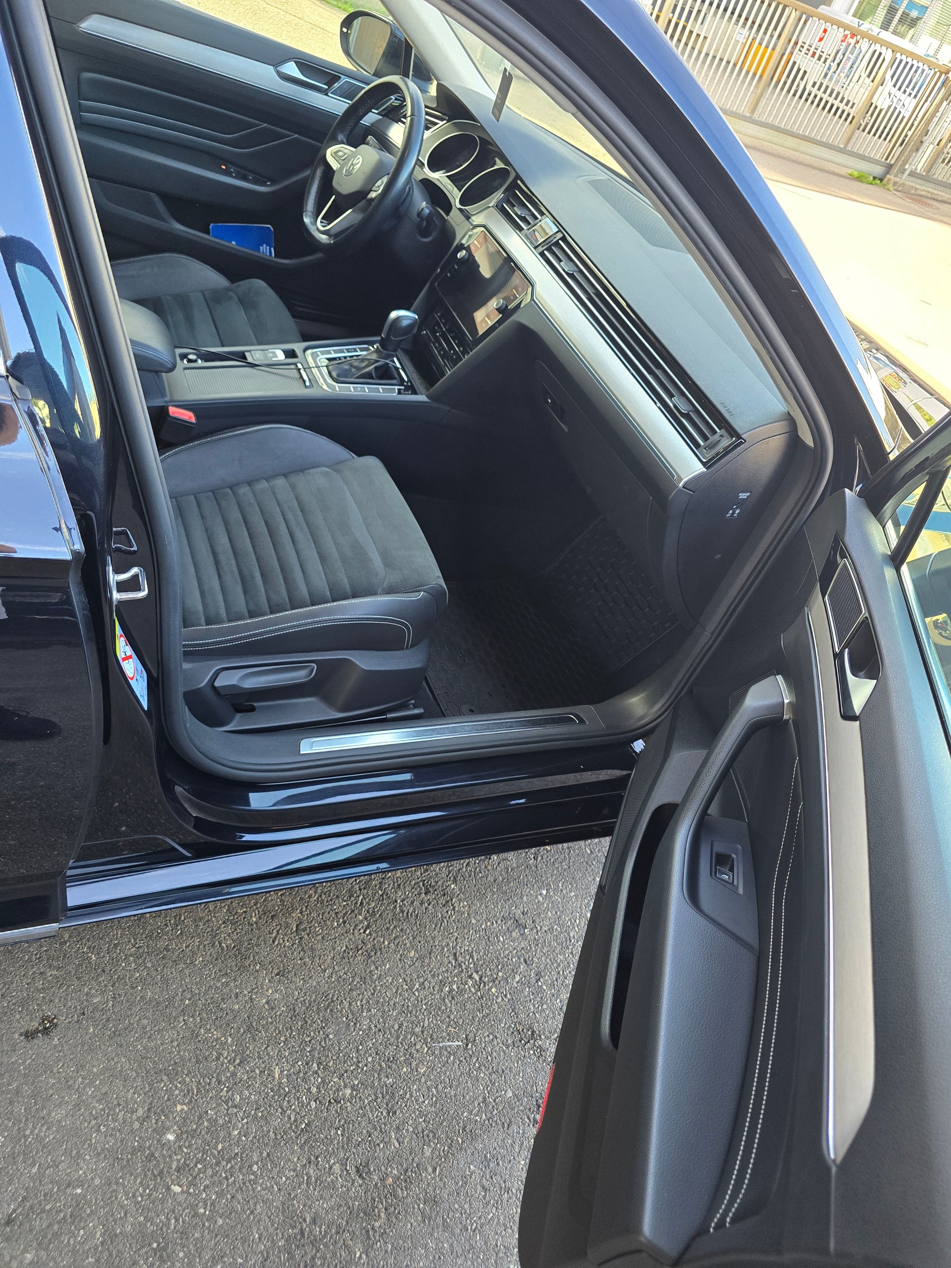 VW Passat 2.0 TDI 150PS Elegance DSG-image-5