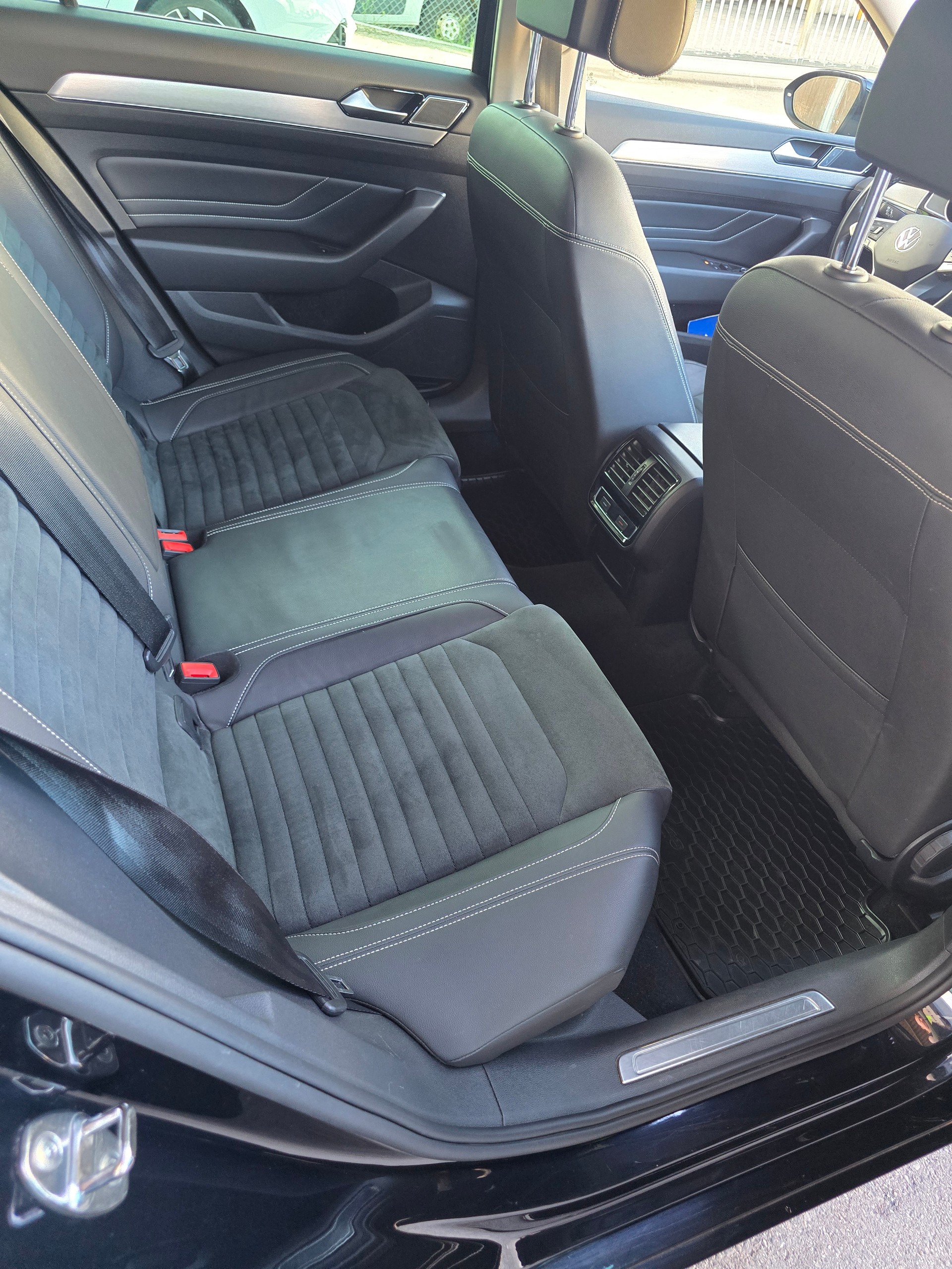 VW Passat 2.0 TDI 150PS Elegance DSG-image-4
