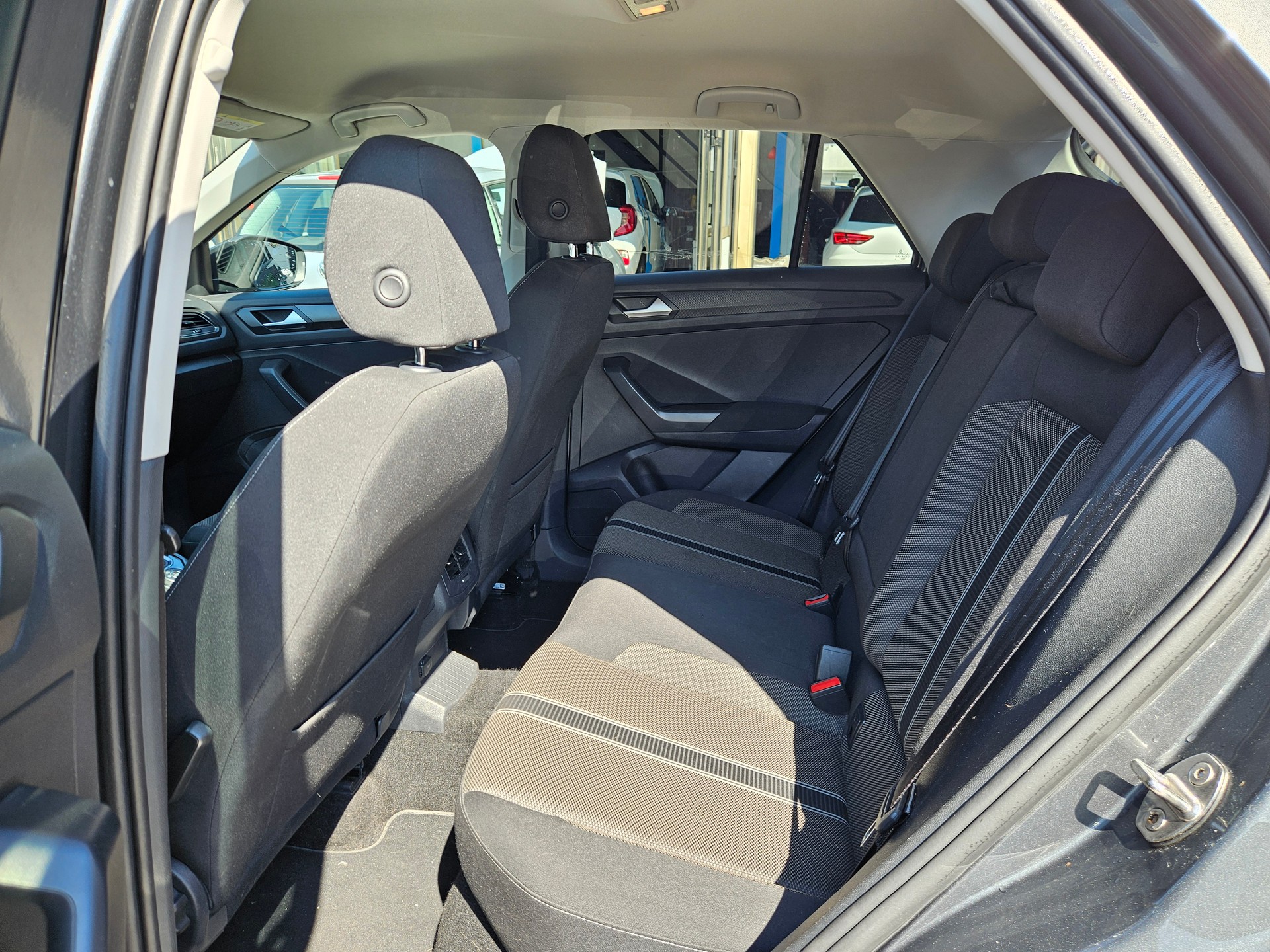 VW T-Roc 2.0 TSI Advance DSG 4Motion-image-9