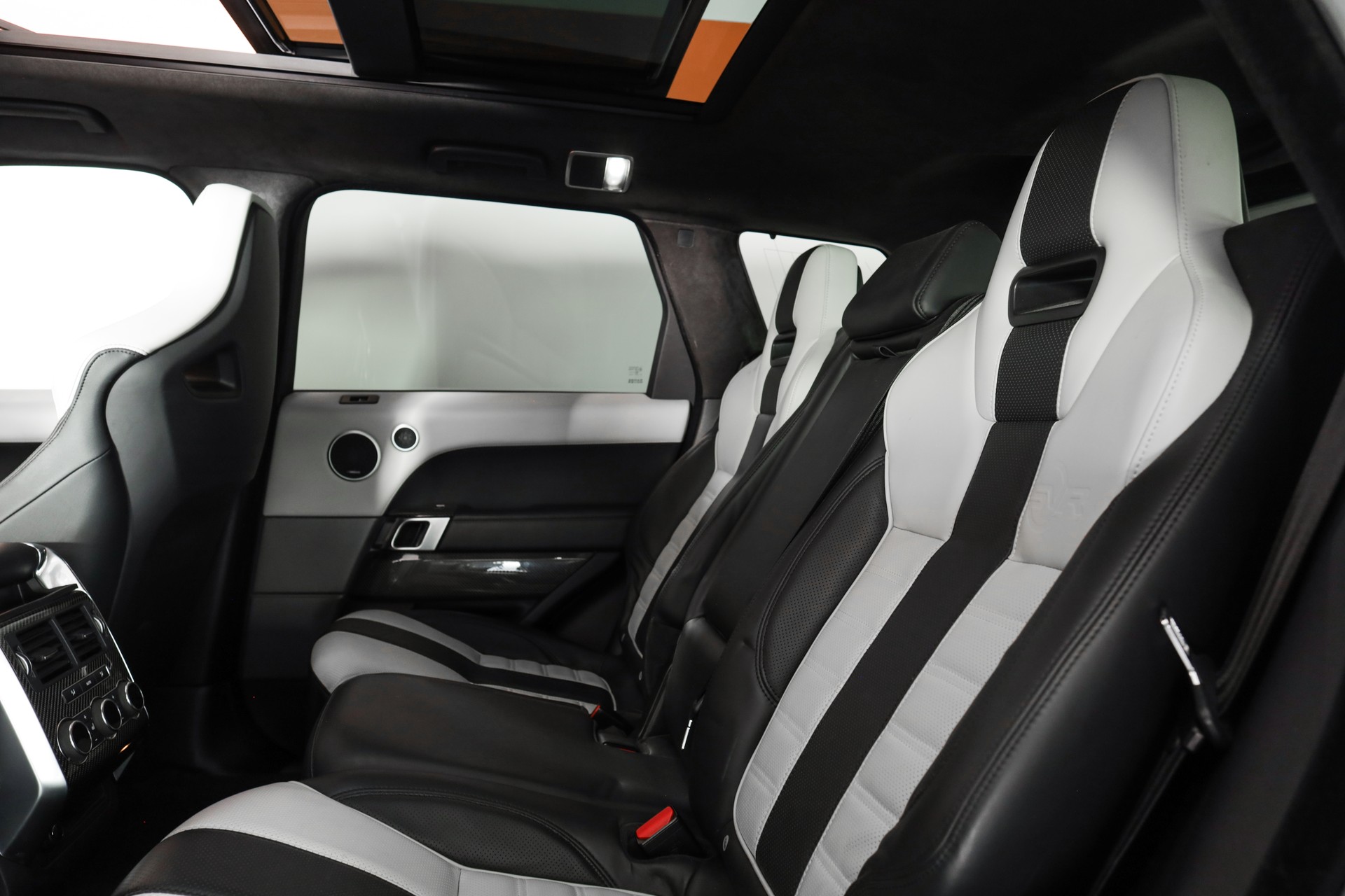 LAND ROVER Range Rover Sport 5.0 V8 SVR Eiger Grey * ACC * Carbone * Attelage-image-12