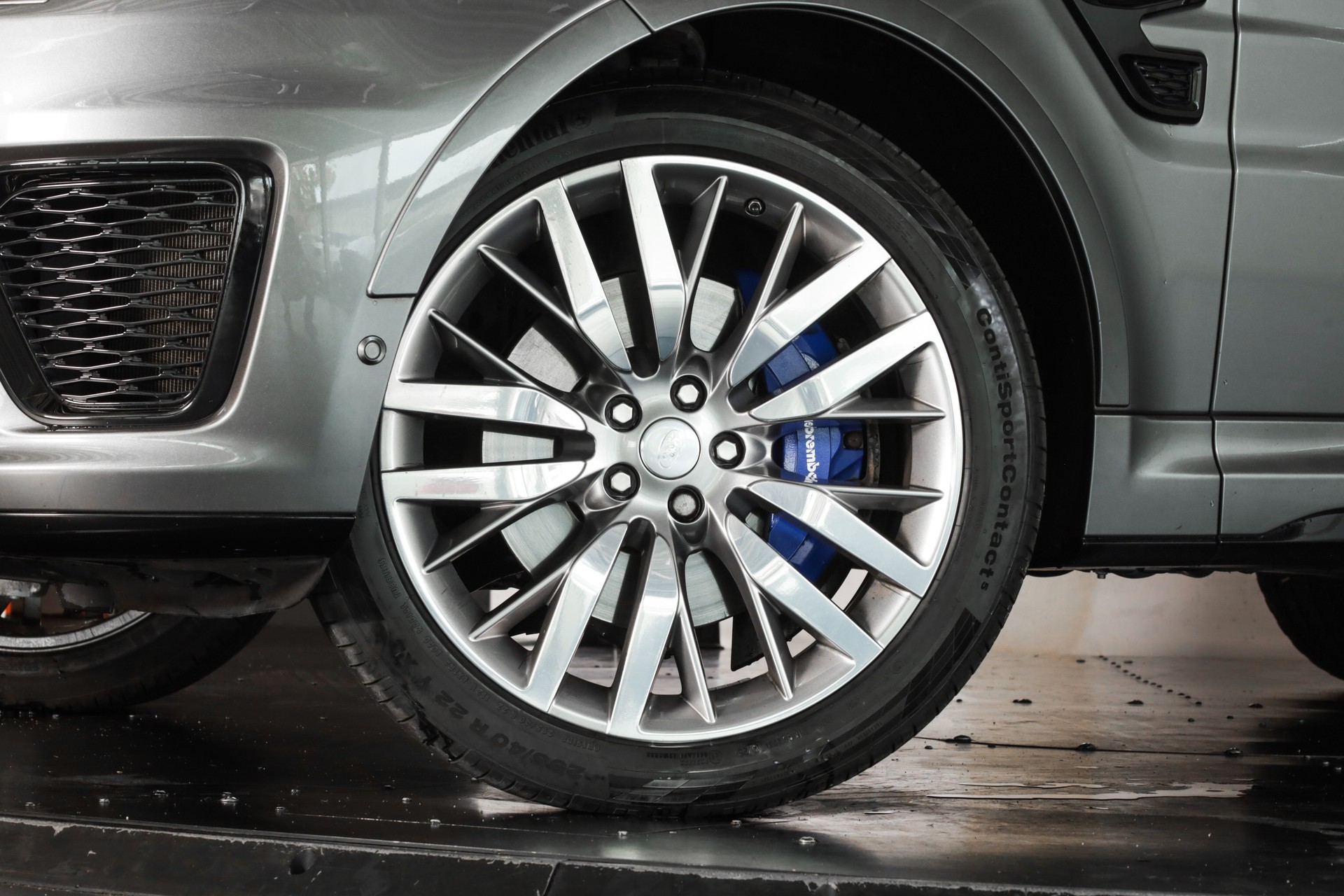 LAND ROVER Range Rover Sport 5.0 V8 SVR Eiger Grey * ACC * Carbone * Attelage-image-26
