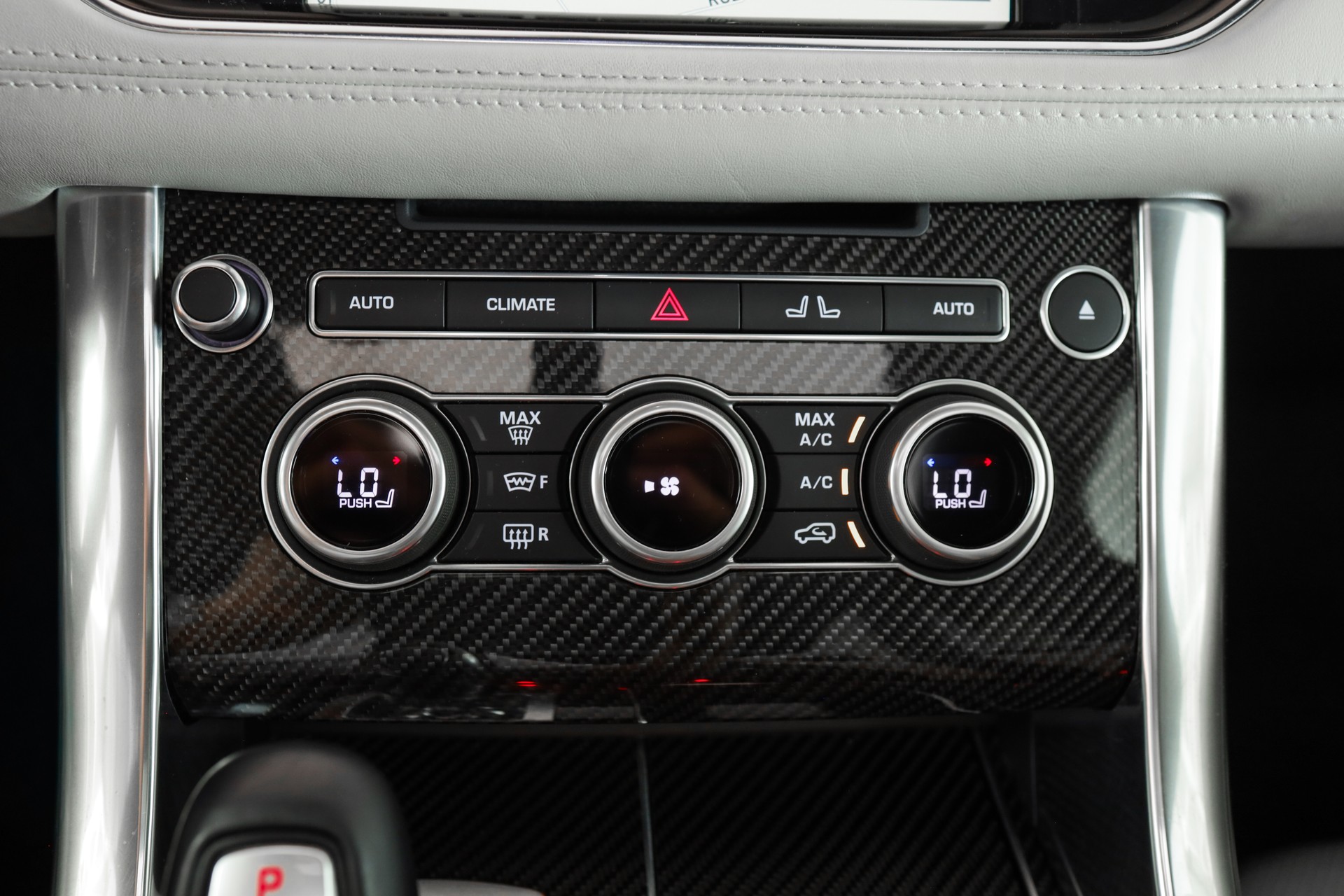 LAND ROVER Range Rover Sport 5.0 V8 SVR Eiger Grey * ACC * Carbone * Attelage-image-22
