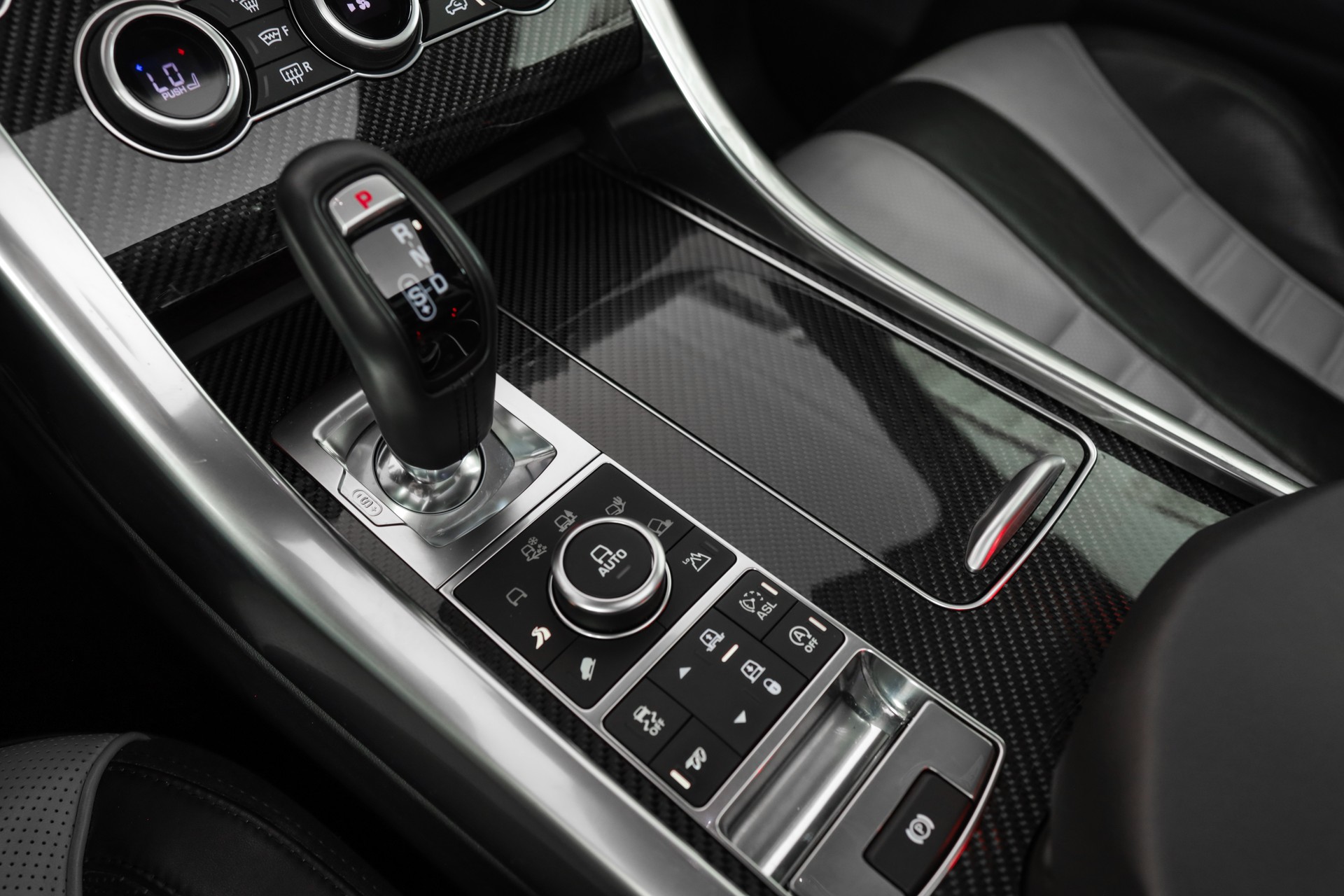 LAND ROVER Range Rover Sport 5.0 V8 SVR Eiger Grey * ACC * Carbone * Attelage-image-24