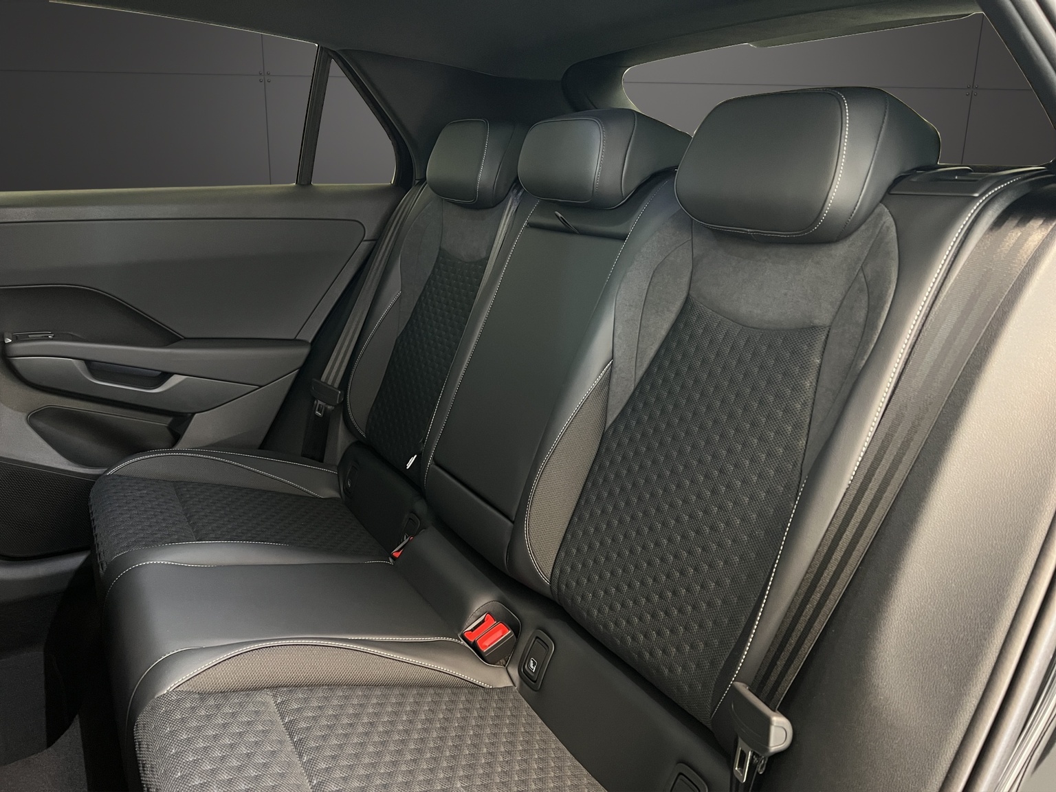 VW T-Roc 1.5 eTSI mHEV R-Line DSG-image-8