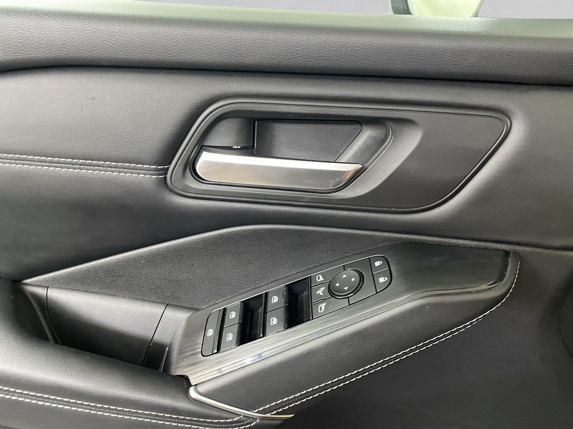 NISSAN Qashqai 1.3 DIG-T MHEV Premiere Edition Xtronic-image-21