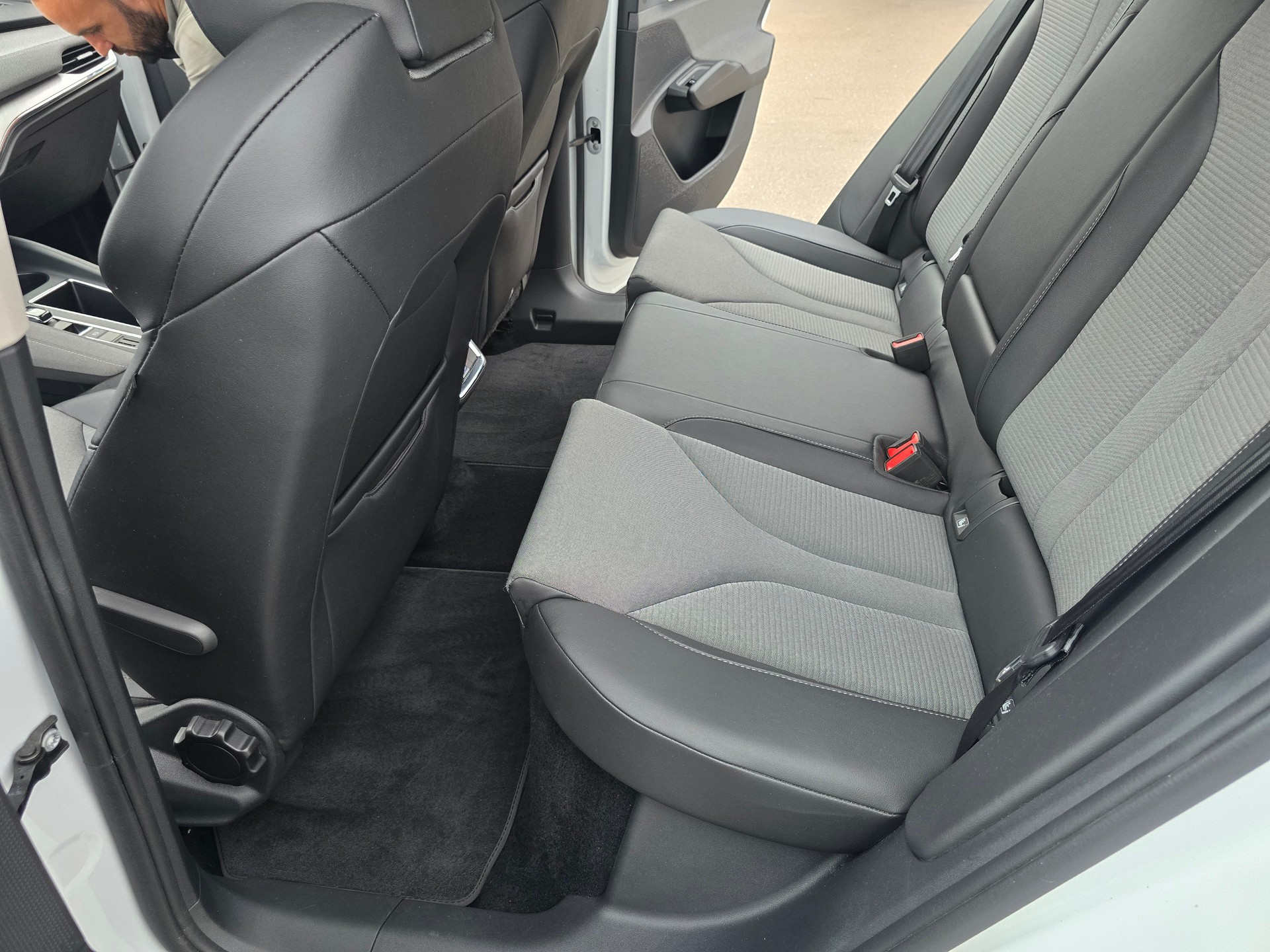 SKODA Enyaq iV 80-image-8