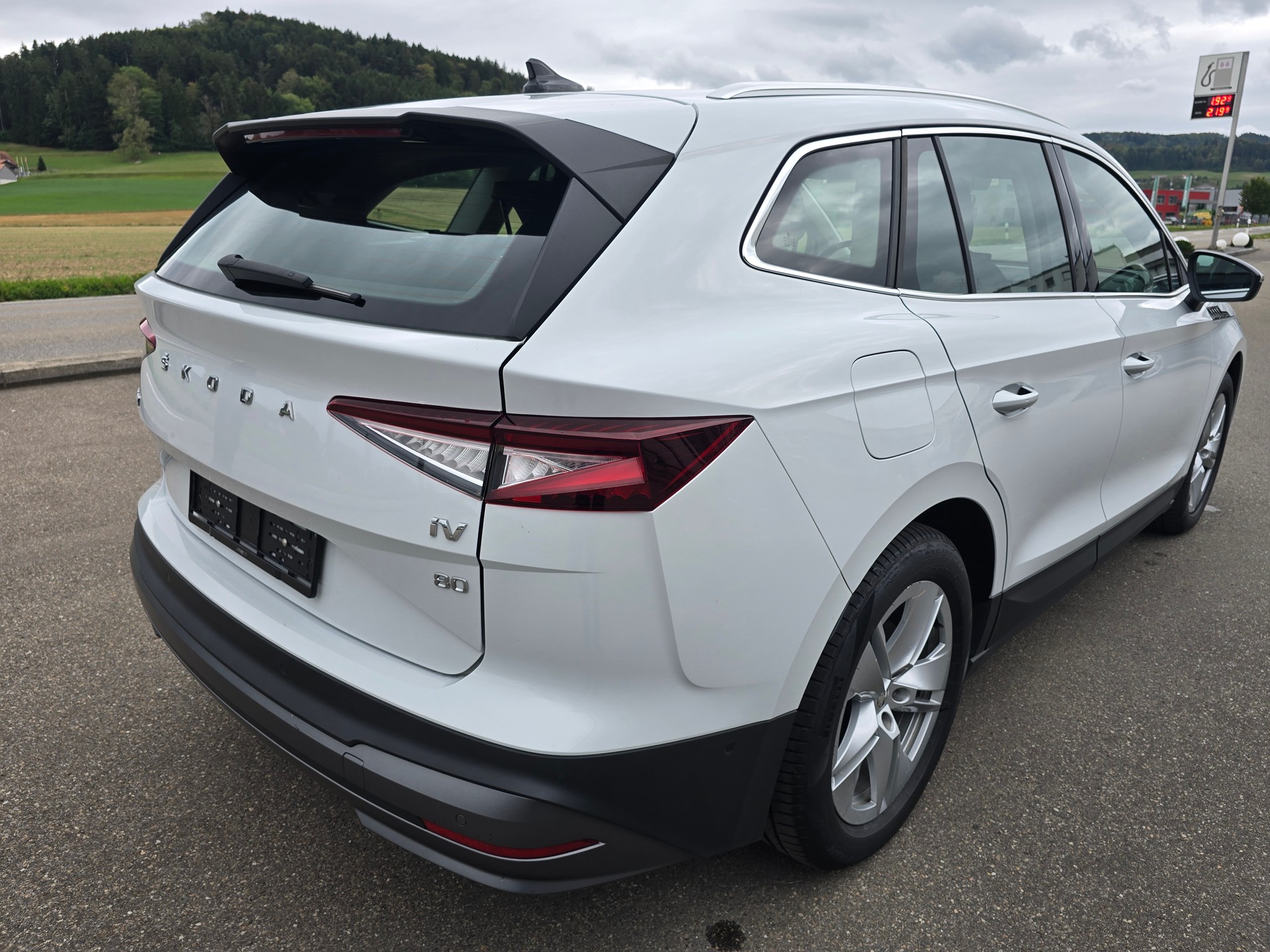 SKODA Enyaq iV 80-image-3