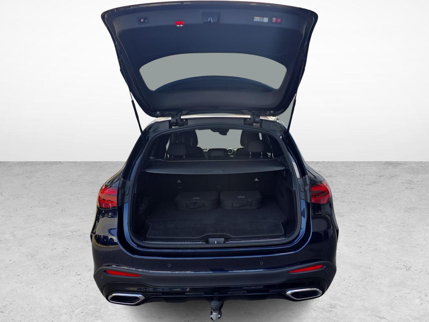 MERCEDES-BENZ GLC 300 e 4MATIC AMG Line-image-11