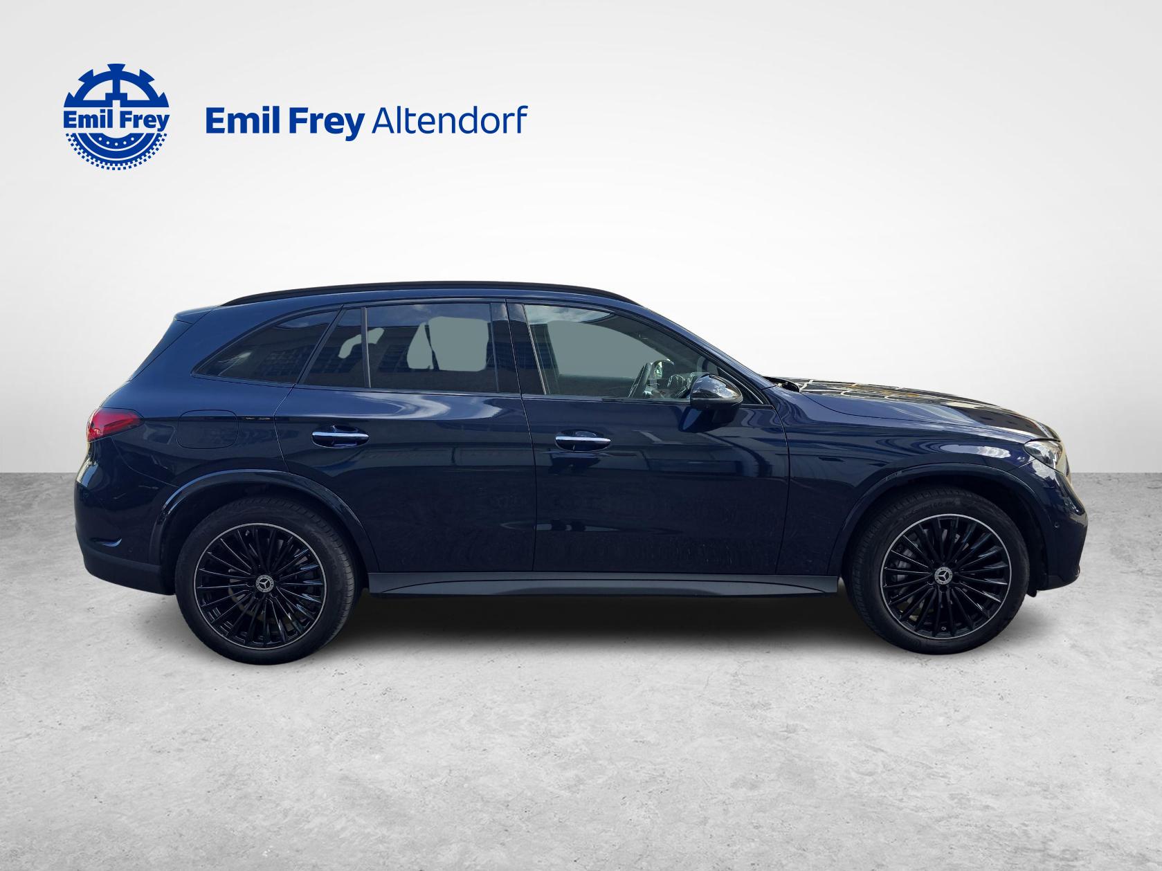 MERCEDES-BENZ GLC 300 e 4MATIC AMG Line-image-5