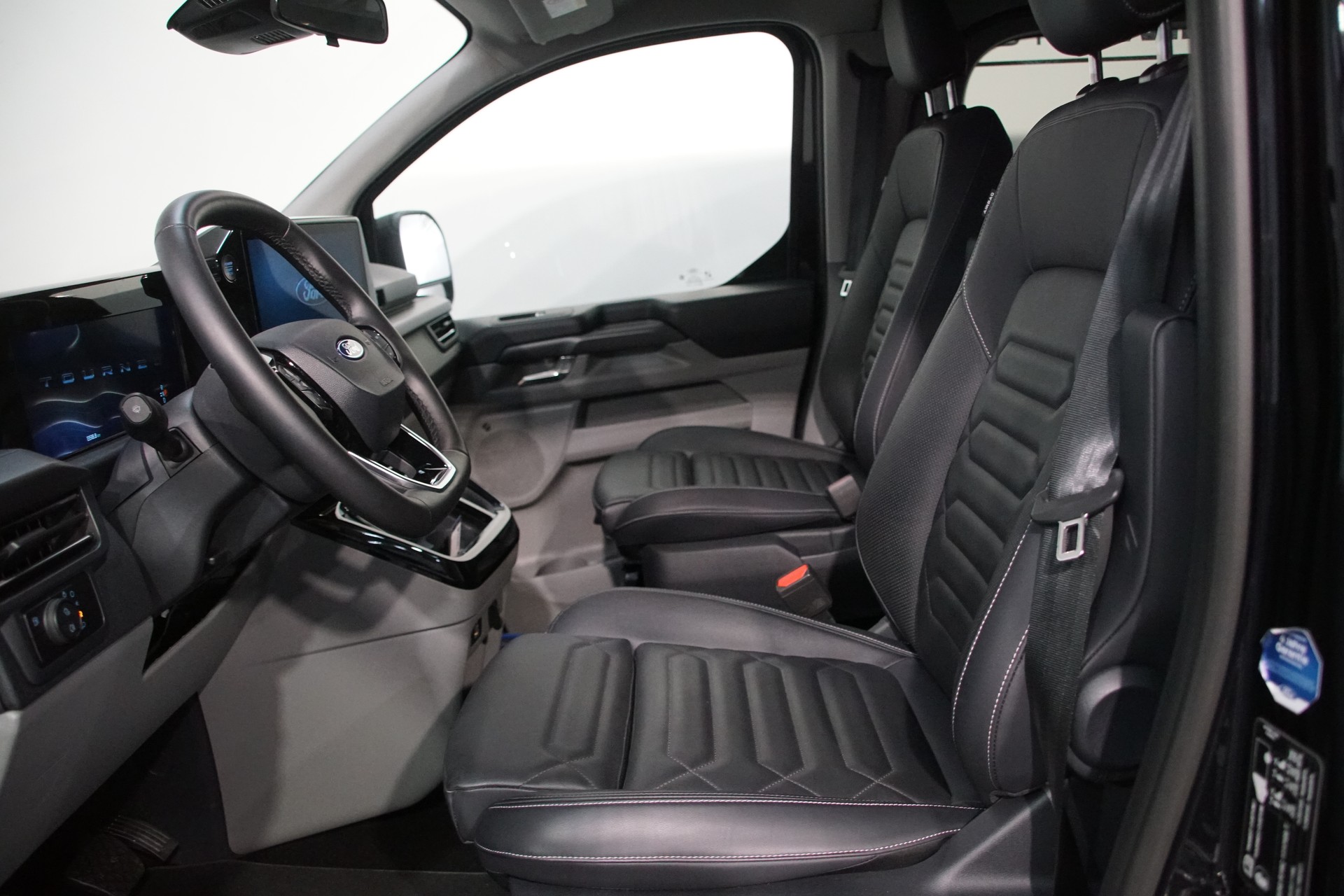 FORD Tourneo Bus 340 L1H1 PHEV TitaniumX-image-13