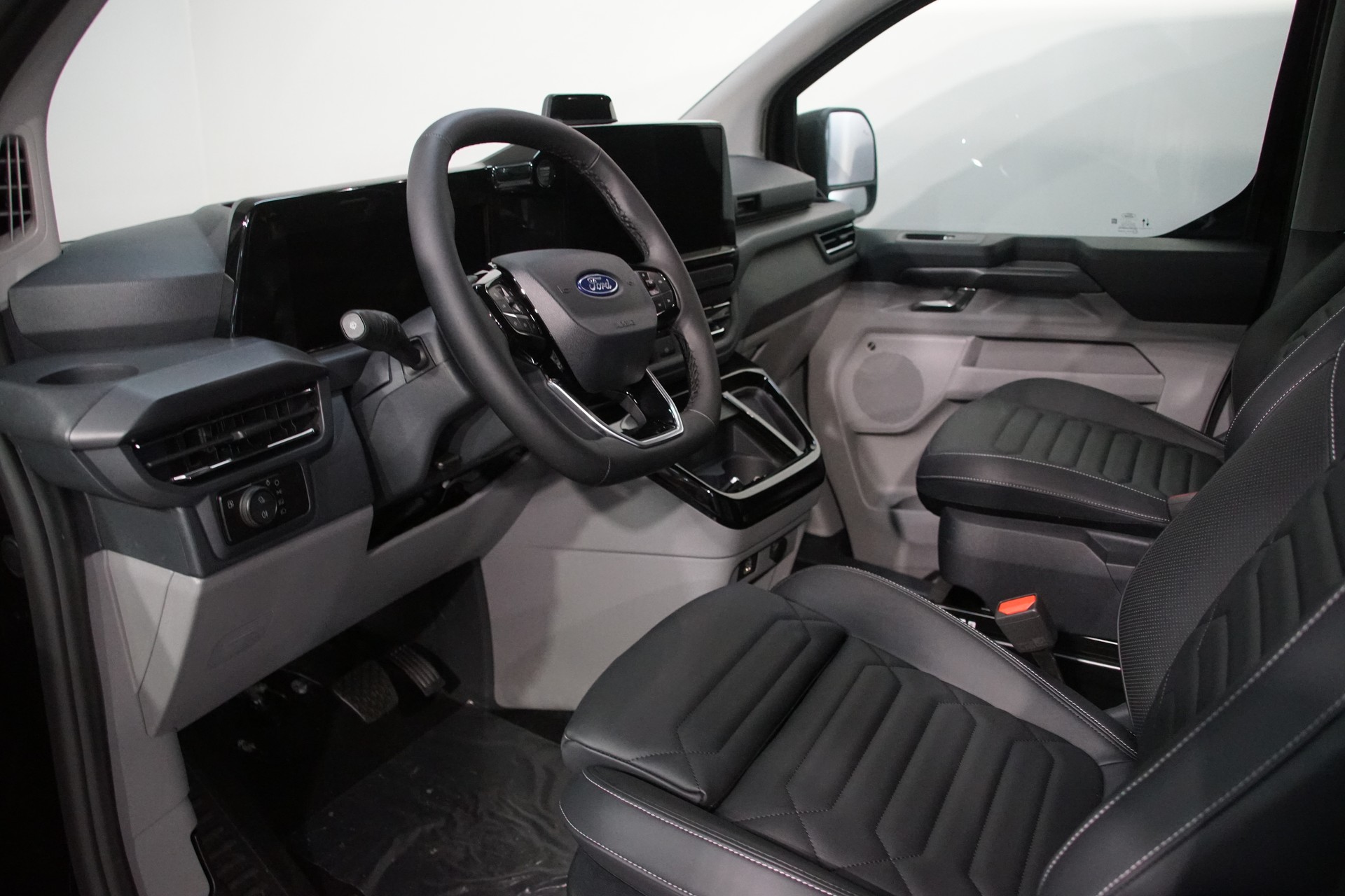 FORD Tourneo Bus 340 L1H1 PHEV TitaniumX-image-12