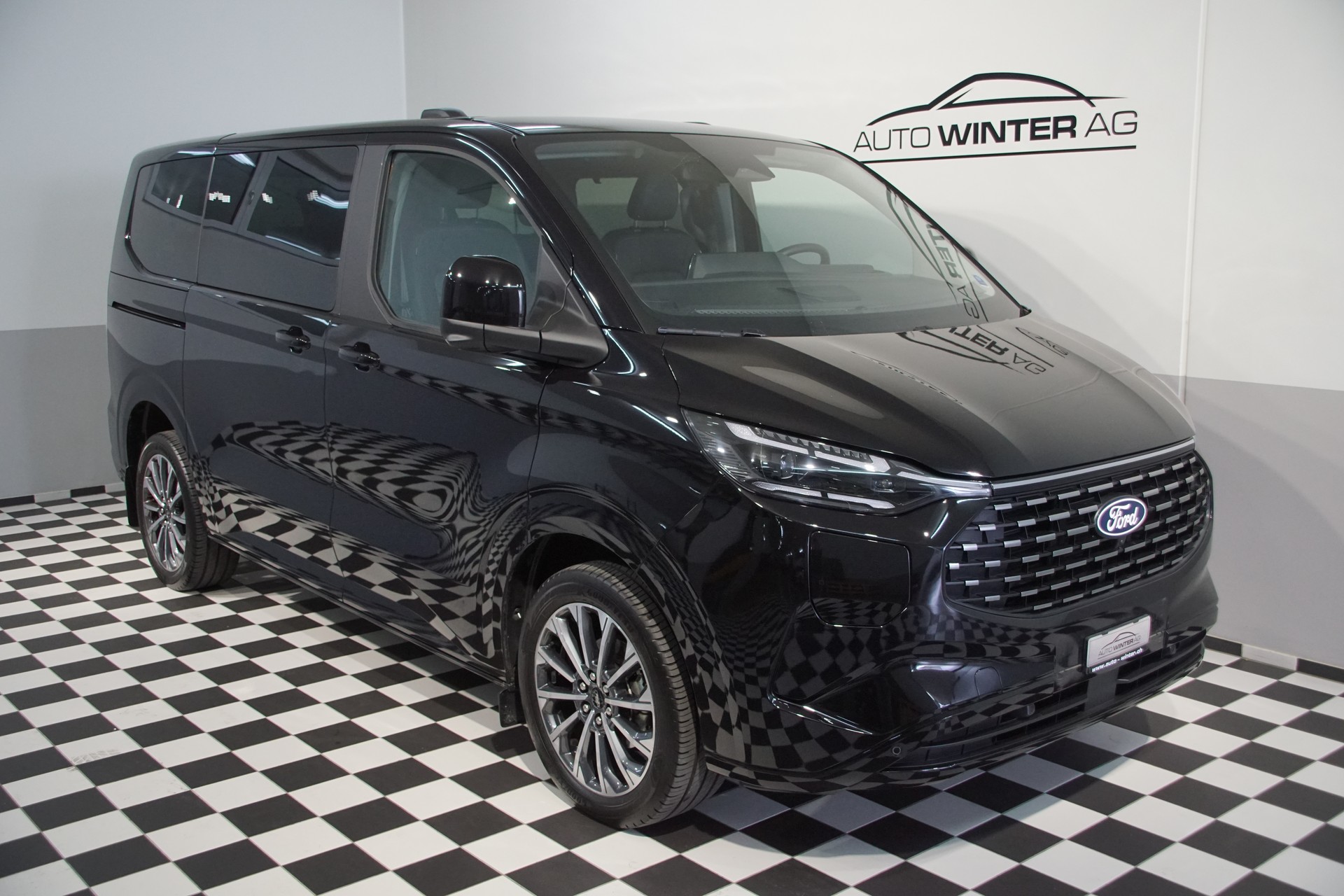 FORD Tourneo Bus 340 L1H1 PHEV TitaniumX-image-0