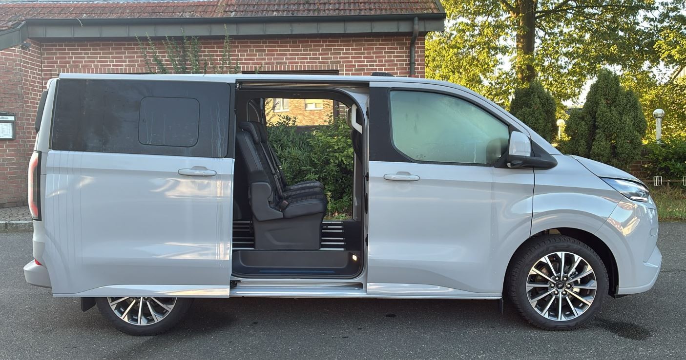FORD Tourneo Bus 340 L1H1 PHEV TitaniumX Fancy-Grau-showroom-element-3