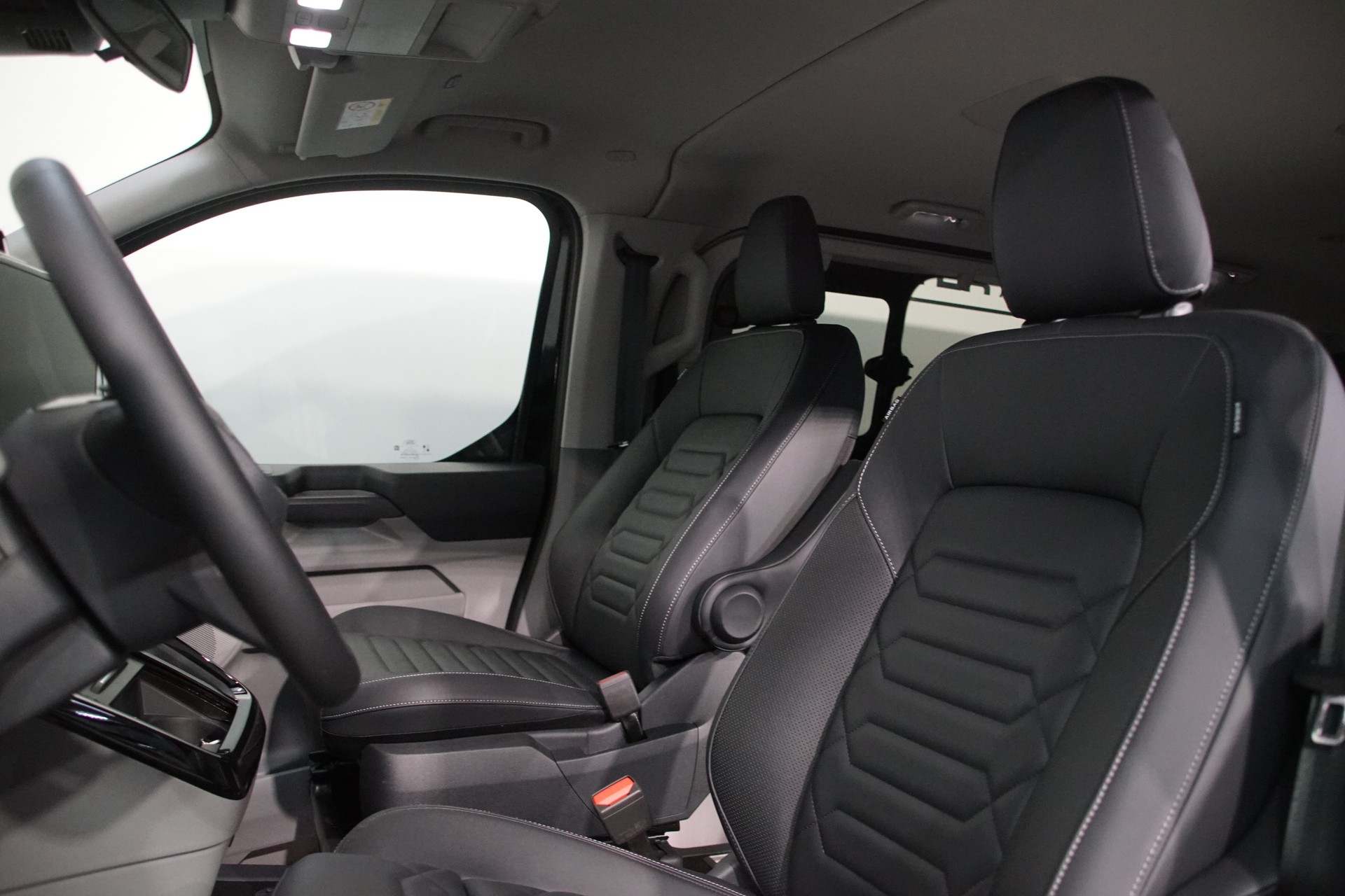 FORD Tourneo Bus 340 L1H1 PHEV TitaniumX-image-11