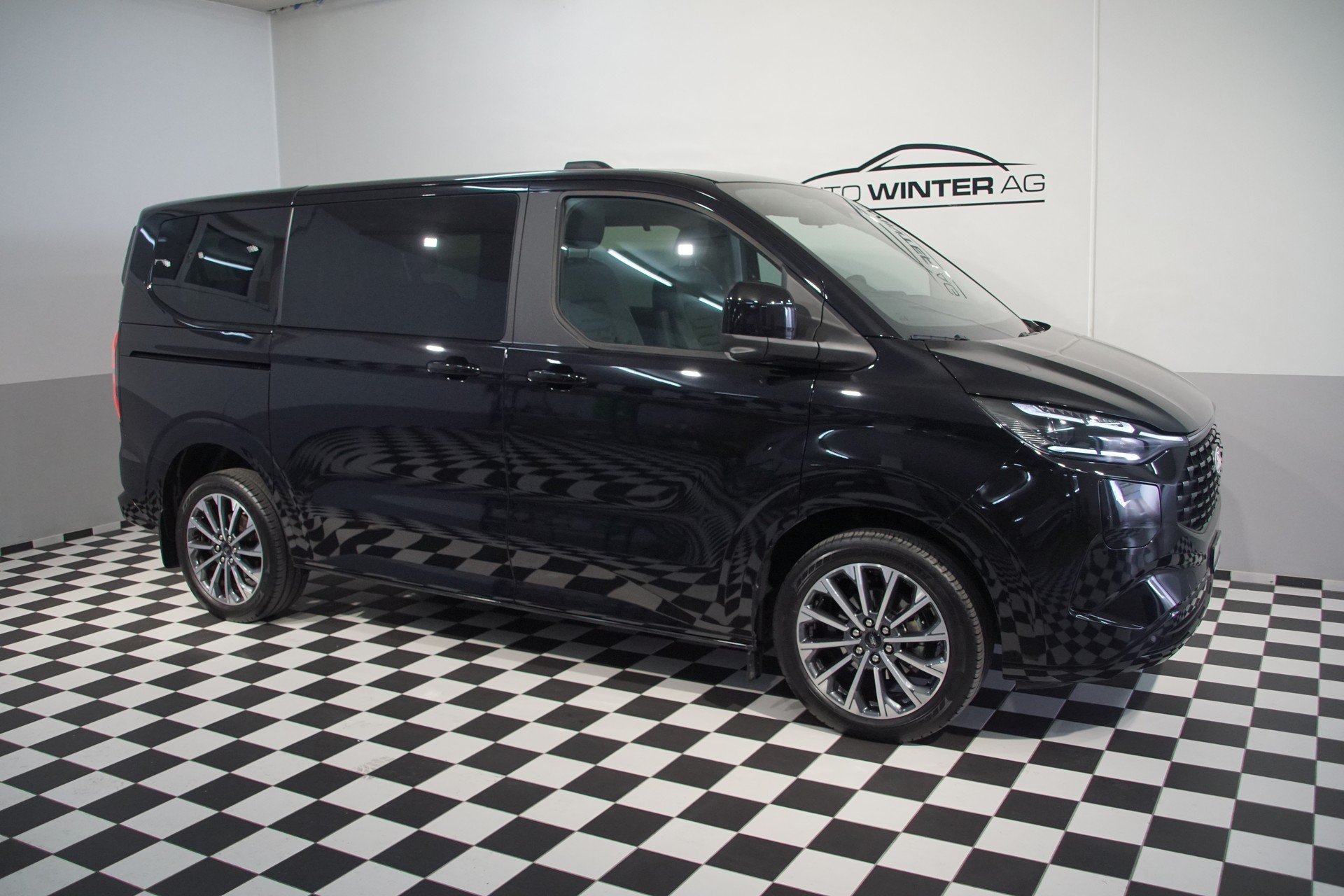 FORD Tourneo Bus 340 L1H1 PHEV TitaniumX-image-2