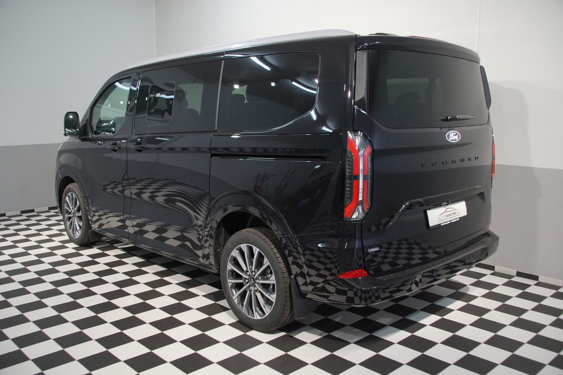 FORD Tourneo Bus 340 L1H1 PHEV TitaniumX-image-6