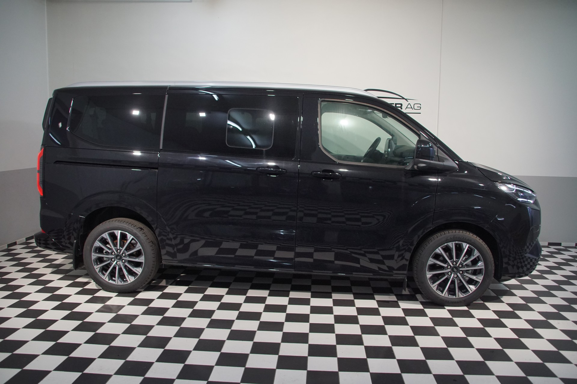 FORD Tourneo Bus 340 L1H1 PHEV TitaniumX-image-5