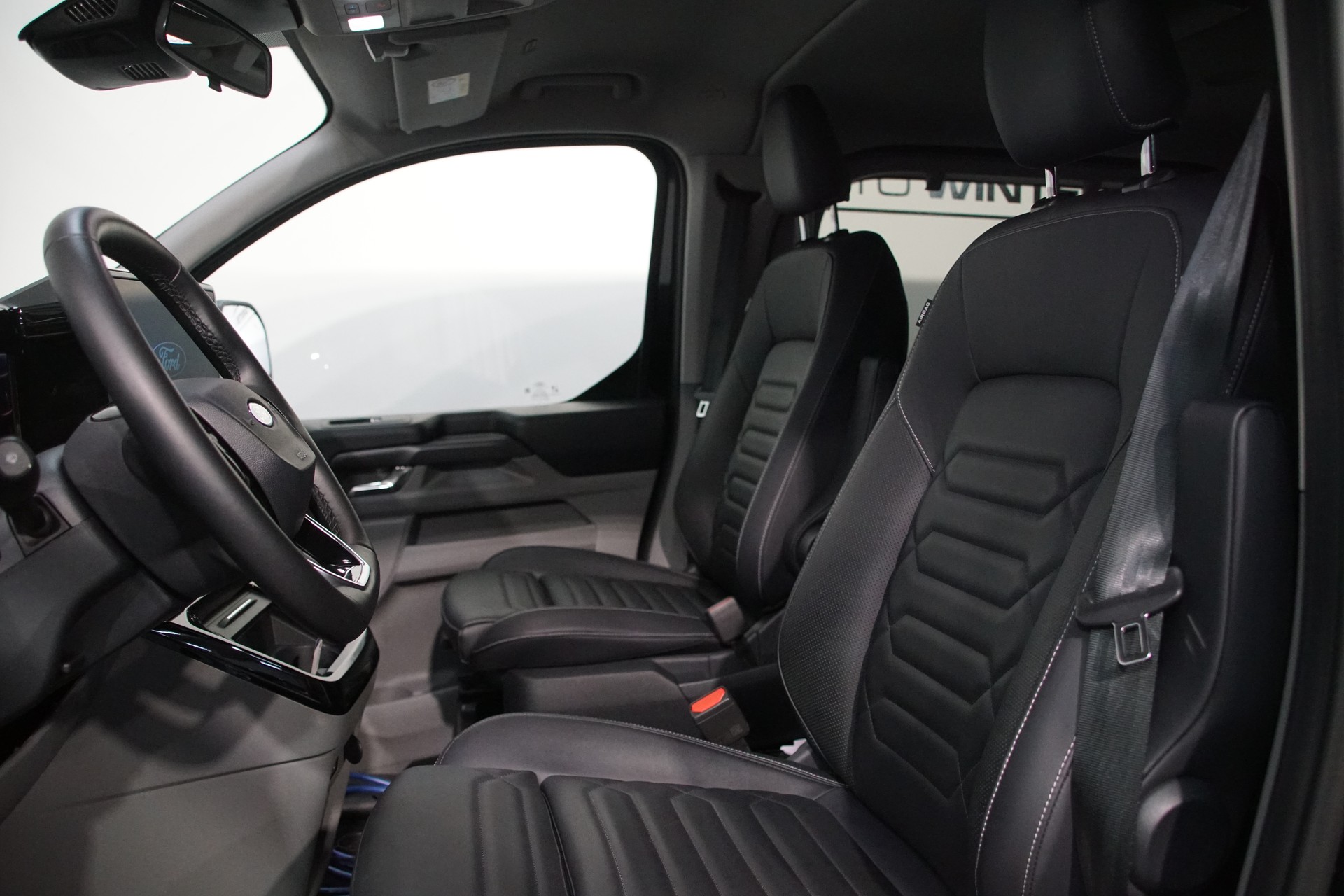 FORD Tourneo Bus 340 L1H1 PHEV TitaniumX-image-14