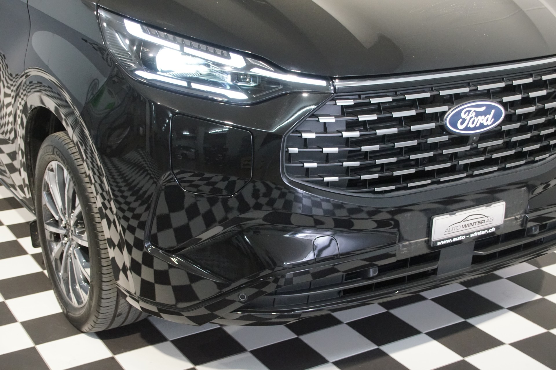 FORD Tourneo Bus 340 L1H1 PHEV TitaniumX-image-3