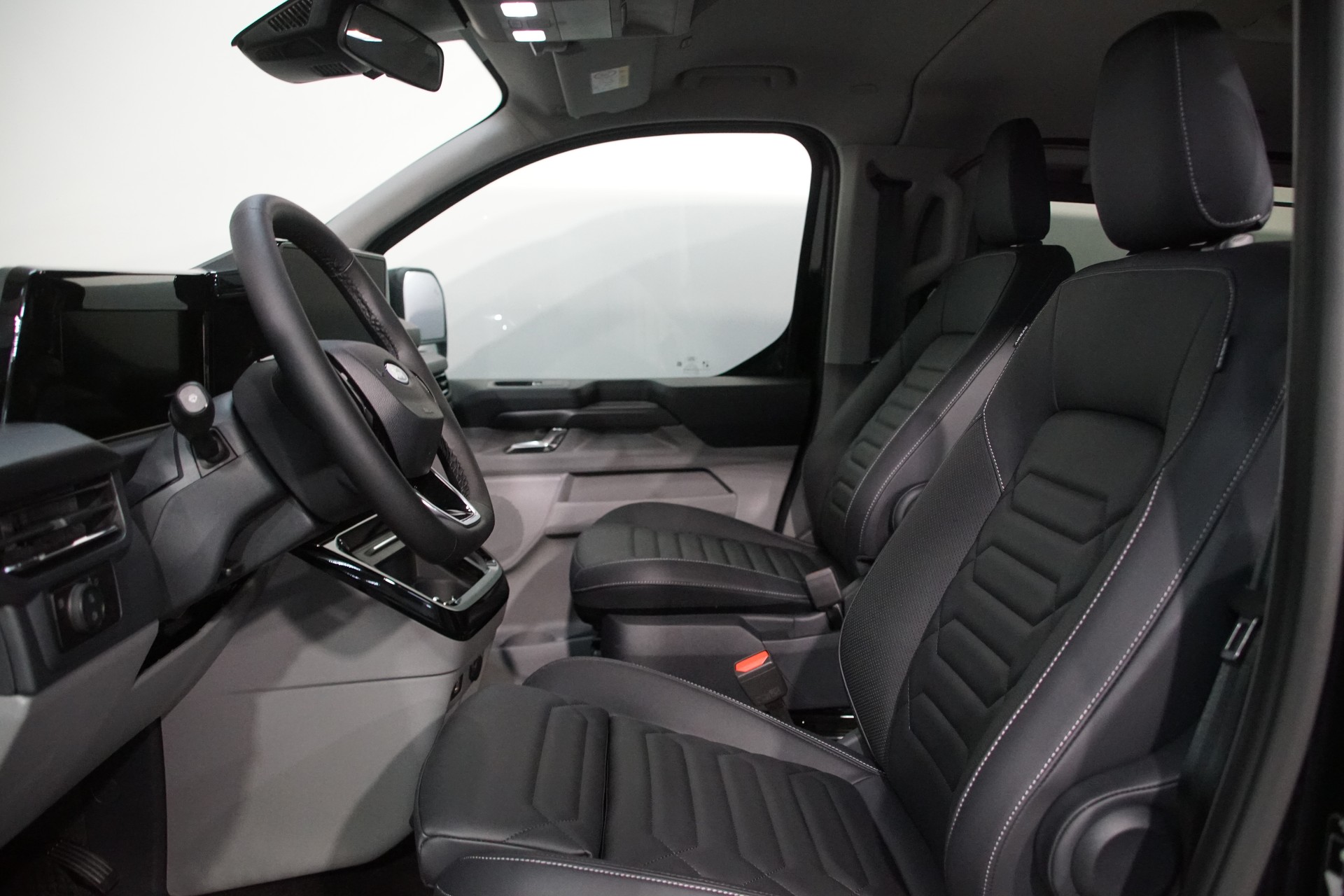 FORD Tourneo Bus 340 L1H1 PHEV TitaniumX-image-10