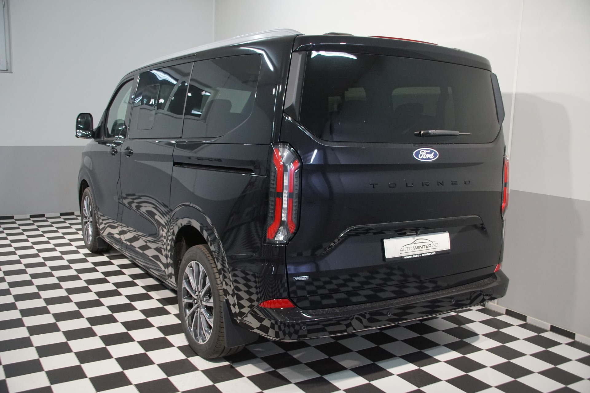 FORD Tourneo Bus 340 L1H1 PHEV TitaniumX-image-8