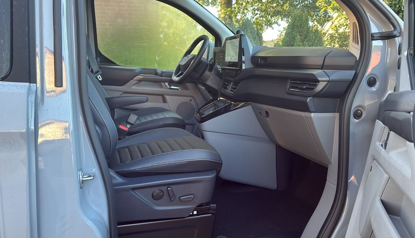 FORD Tourneo Bus 340 L1H1 PHEV TitaniumX Fancy-Grau-image-6