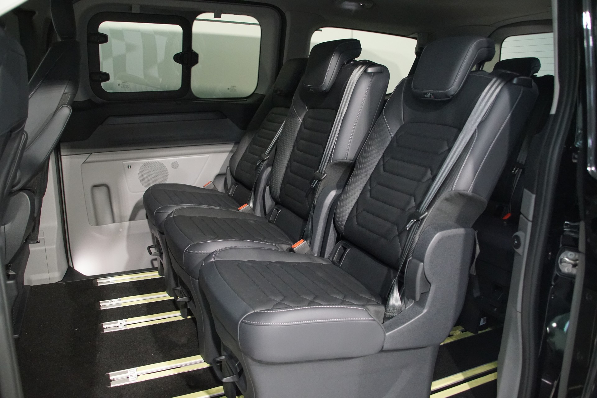 FORD Tourneo Bus 340 L1H1 PHEV TitaniumX-image-15