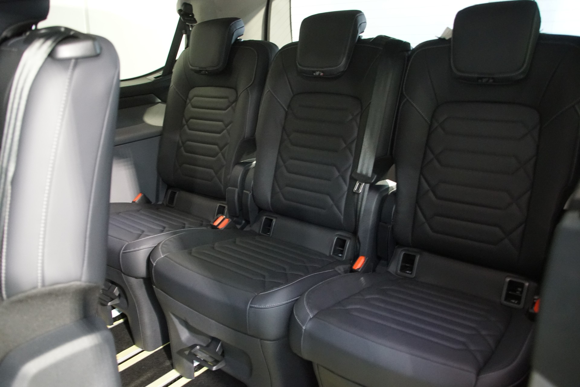 FORD Tourneo Bus 340 L1H1 PHEV TitaniumX-image-16