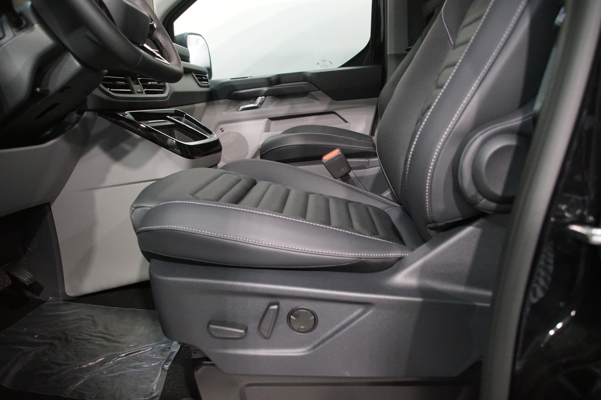 FORD Tourneo Bus 340 L1H1 PHEV TitaniumX-image-13