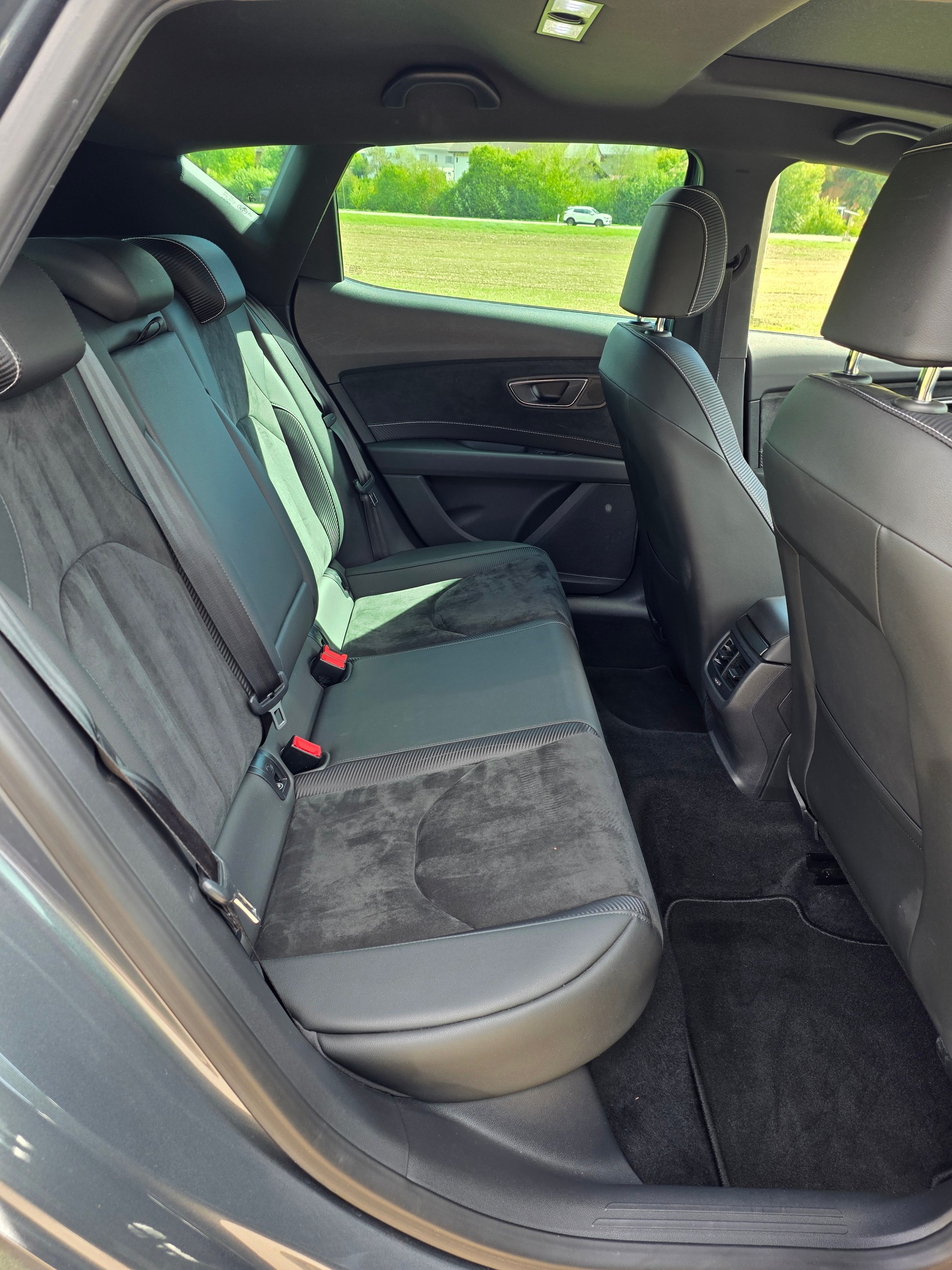 SEAT Leon 2.0 TSI Cupra R DSG-image-12