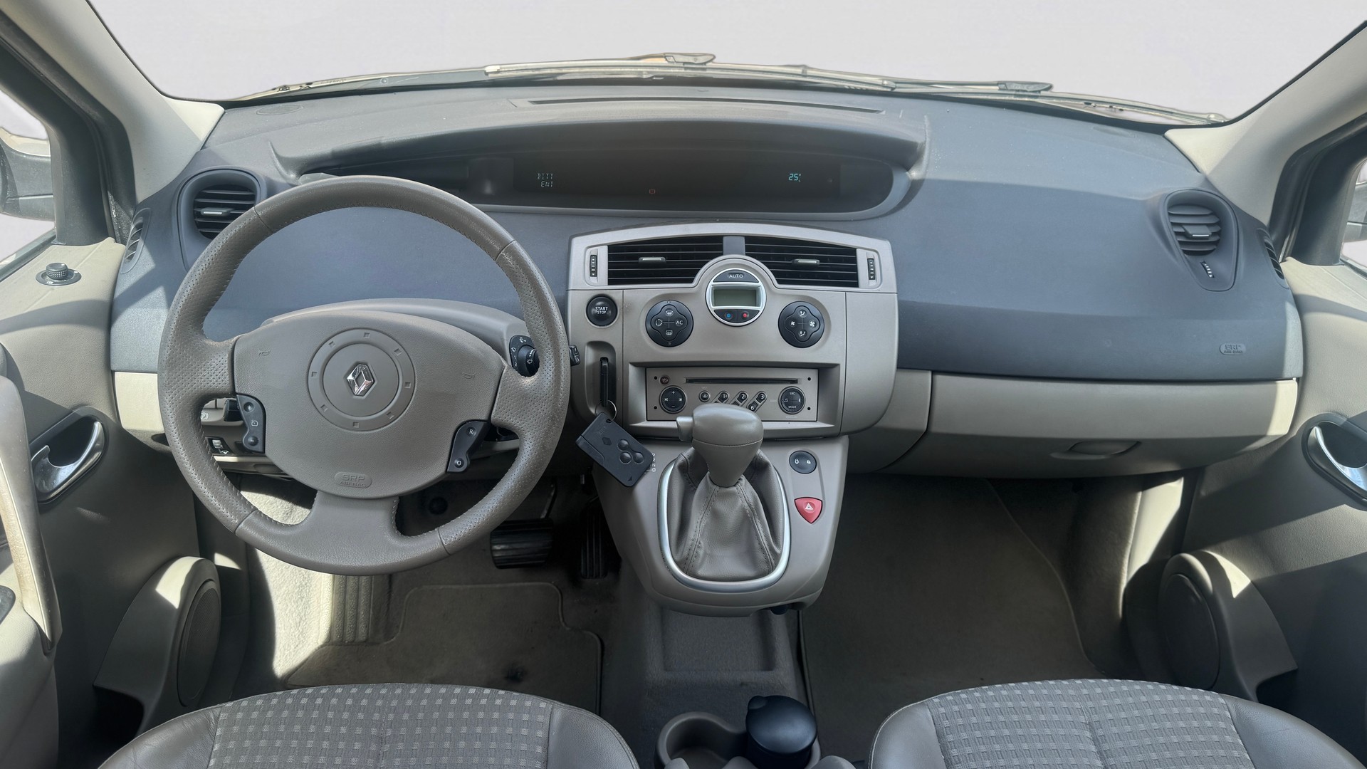 RENAULT Scénic 2.0 16V Expression-image-18