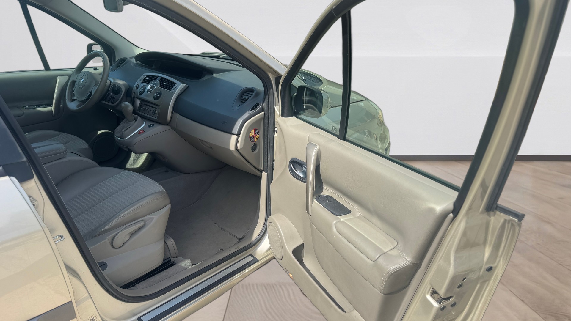 RENAULT Scénic 2.0 16V Expression-image-12