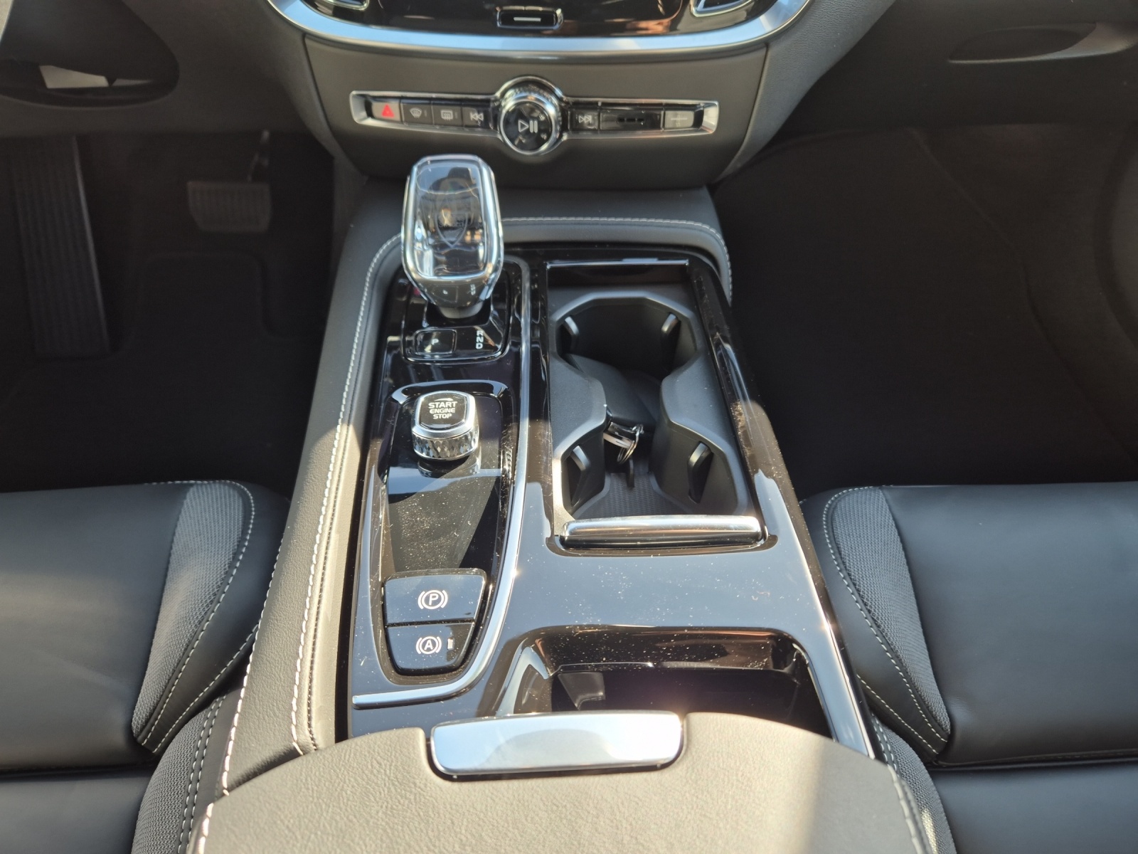 VOLVO V60 2.0 T6 TE Ultra Dark eAWD-image-14