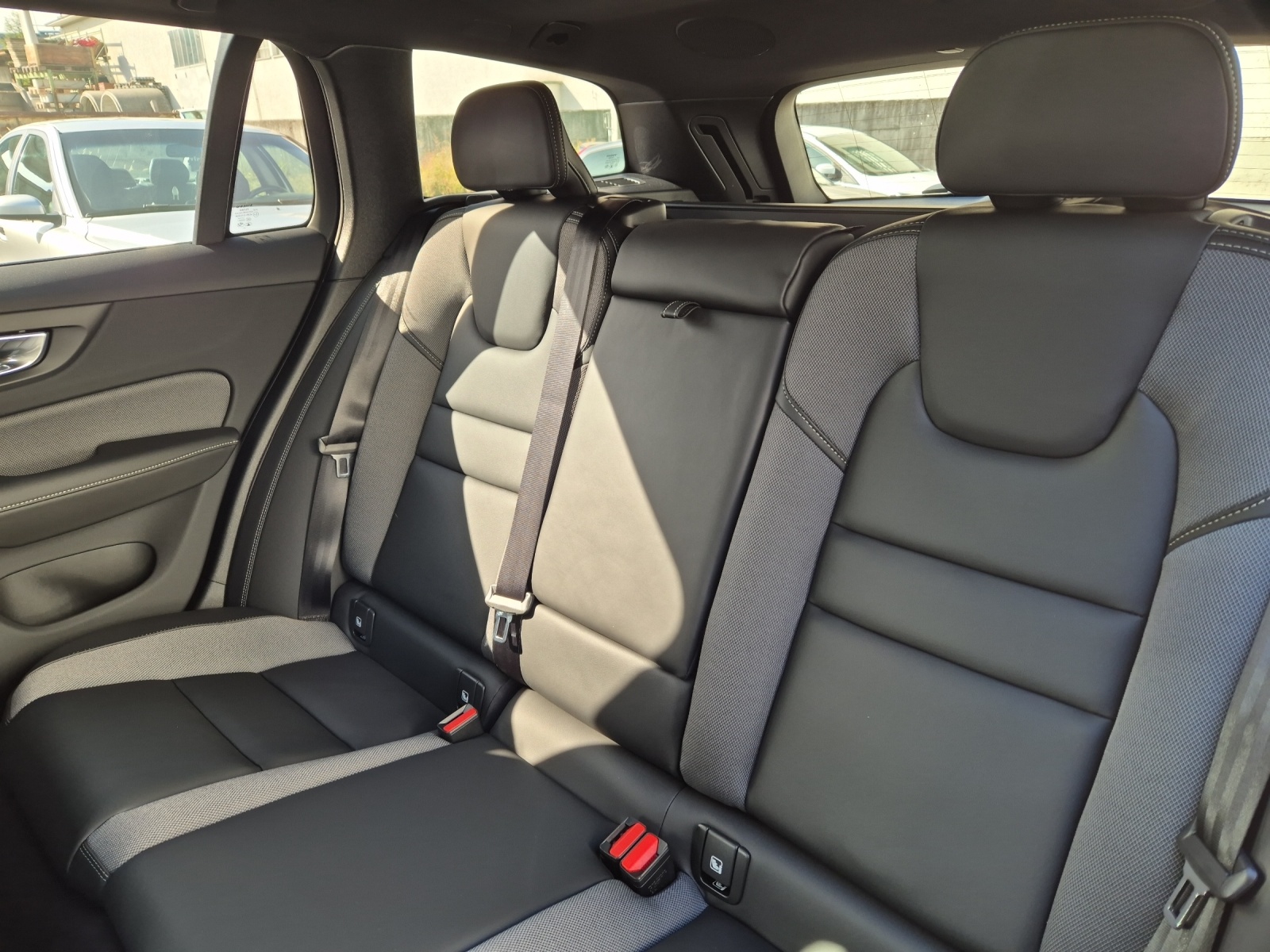 VOLVO V60 2.0 T6 TE Ultra Dark eAWD-image-15