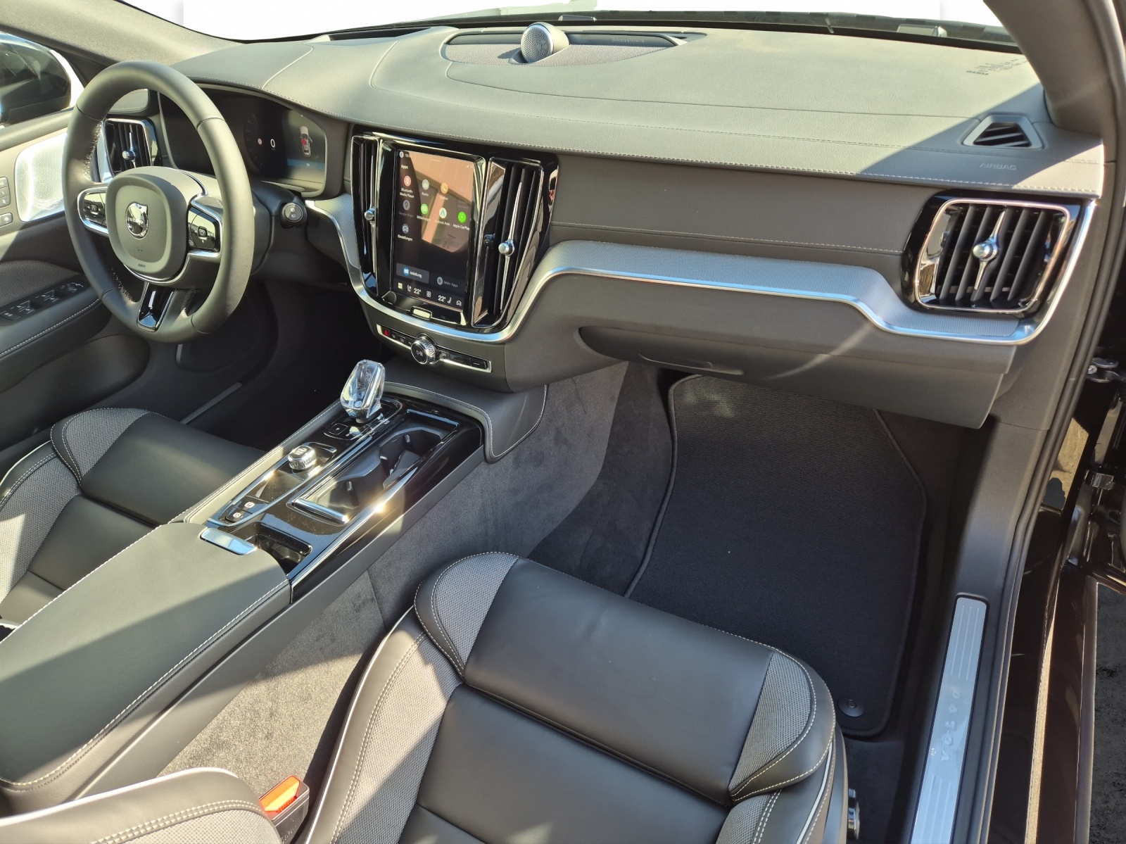 VOLVO V60 2.0 T6 TE Ultra Dark eAWD-image-17