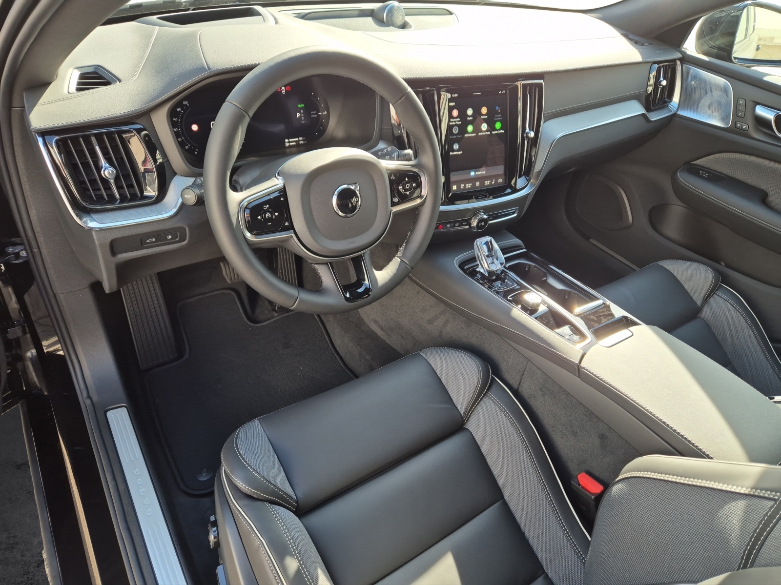 VOLVO V60 2.0 T6 TE Ultra Dark eAWD-image-8