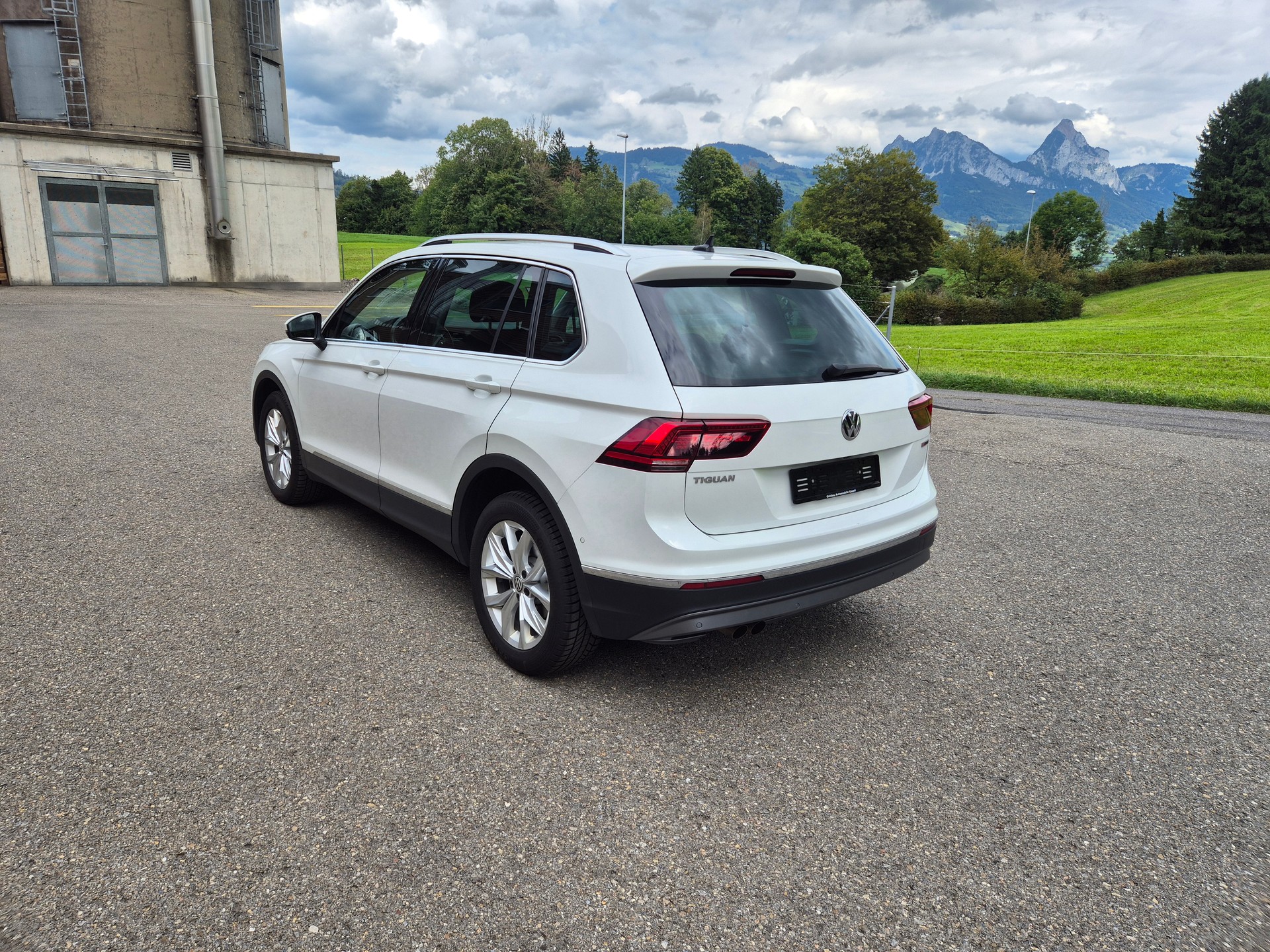 VW Tiguan 2.0TSI Highline 4Motion DSG-image-2