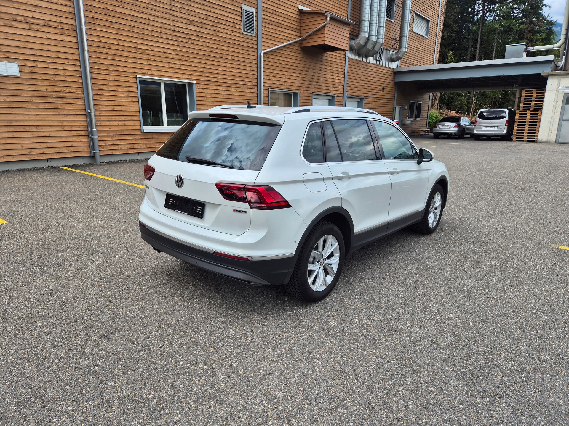 VW Tiguan 2.0TSI Highline 4Motion DSG-image-3